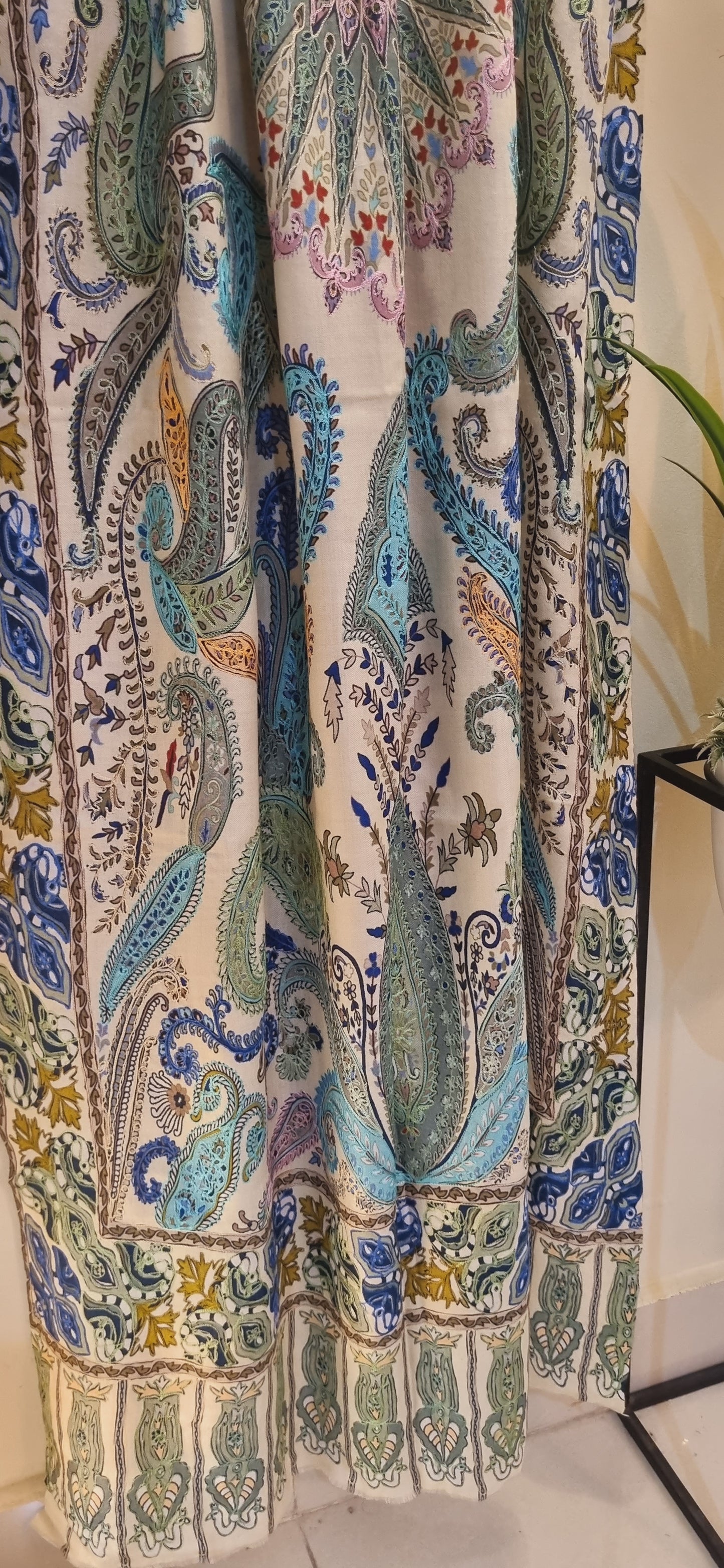 Embroidered minishawl: Pashmina reelkar