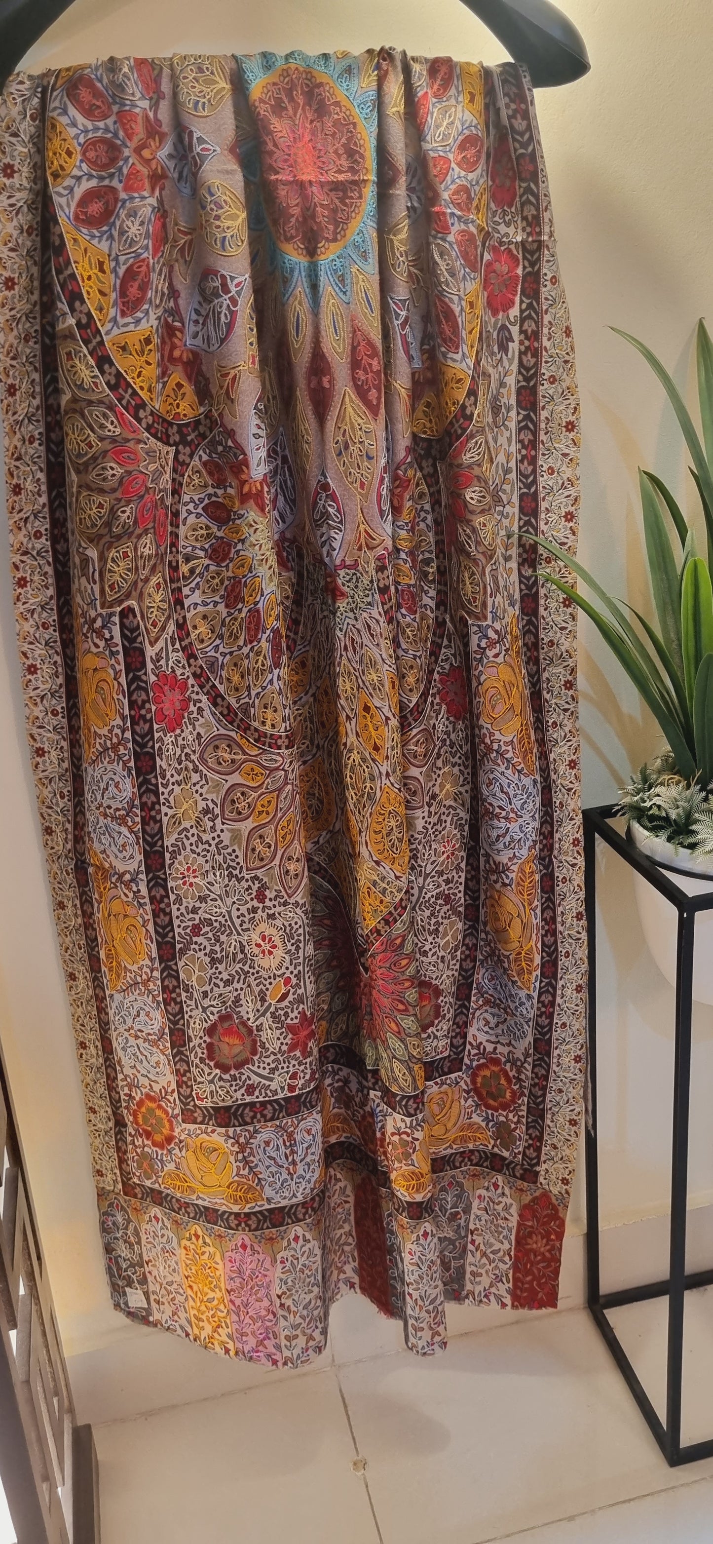 Embroidered Minishawl: reelkar Pashmina