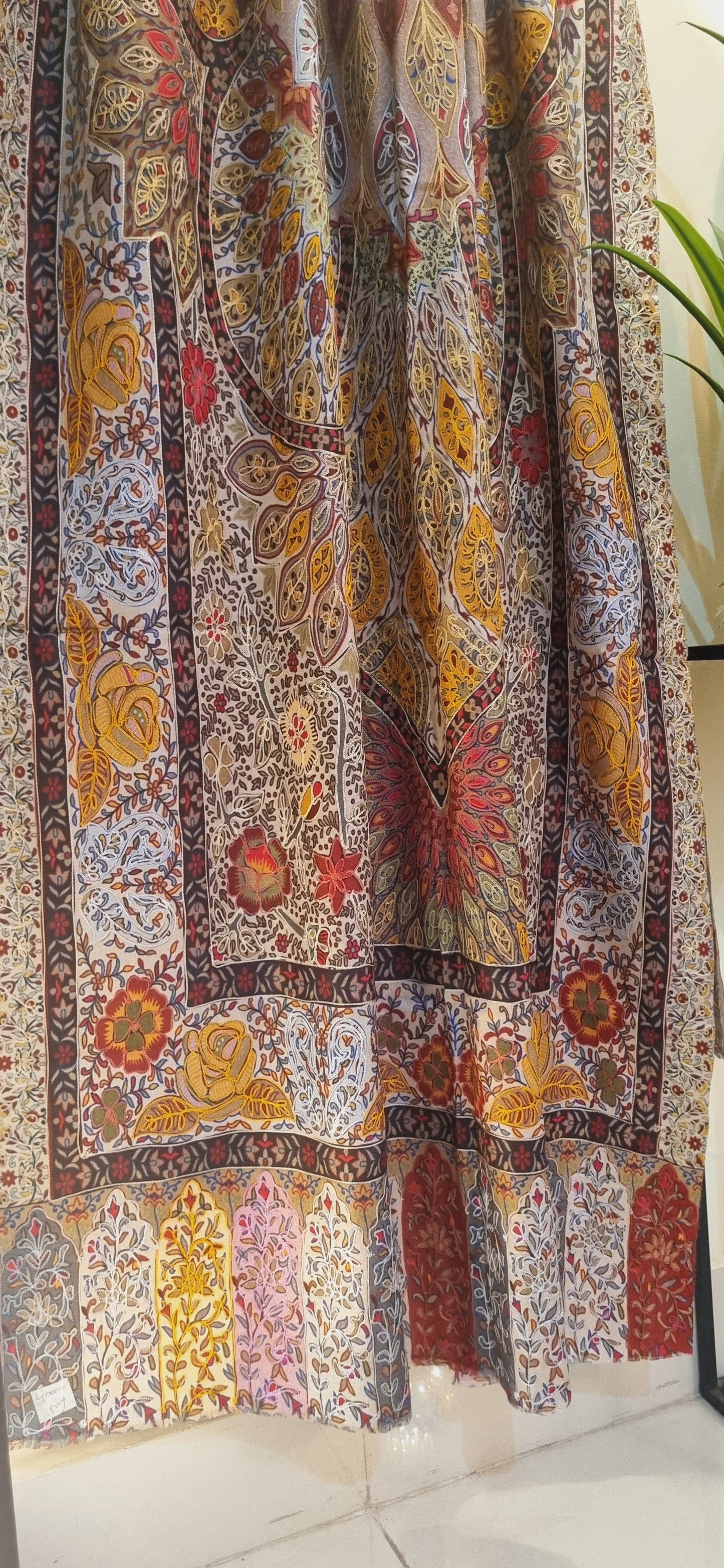 Embroidered Minishawl: reelkar Pashmina