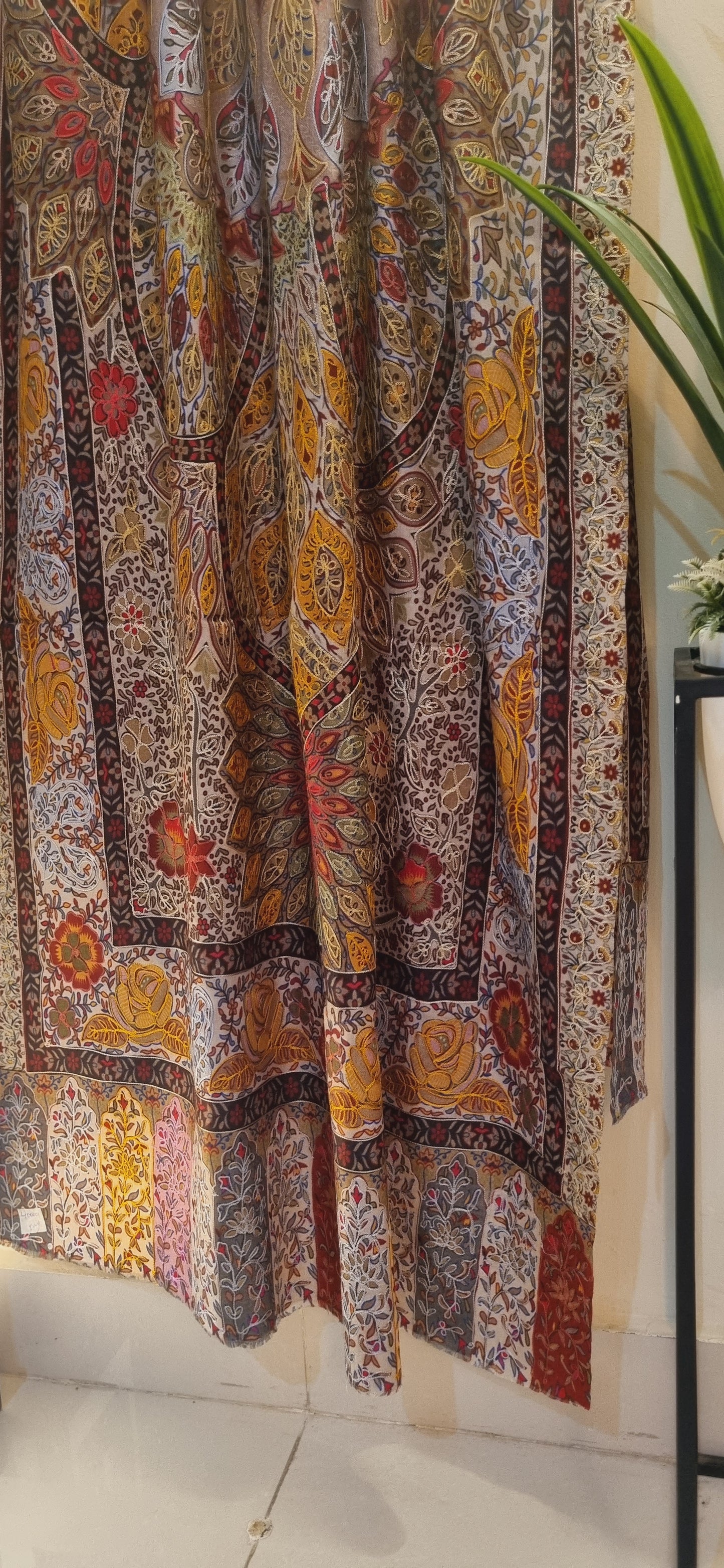 Embroidered Minishawl: reelkar Pashmina