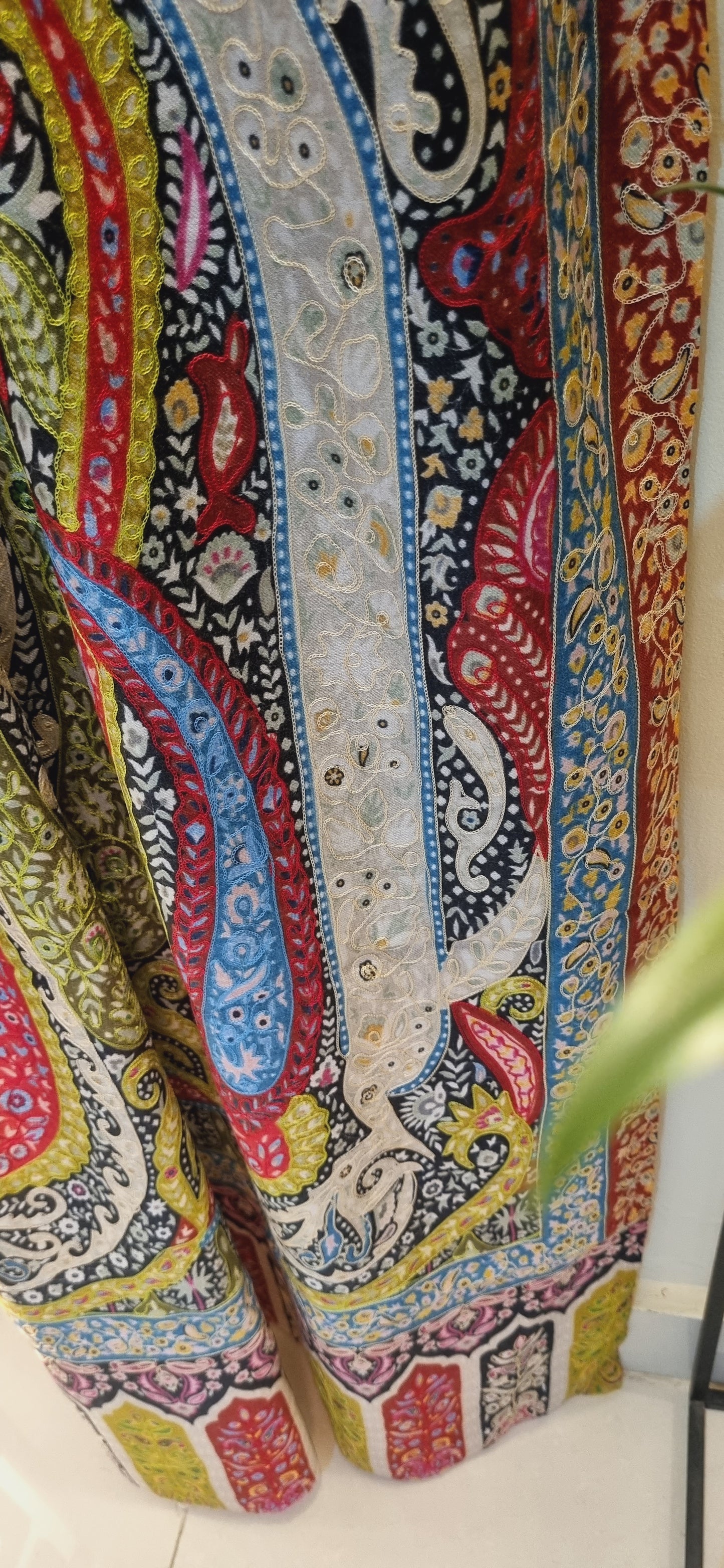 Embroidered reelkar: Pashmina minishawl