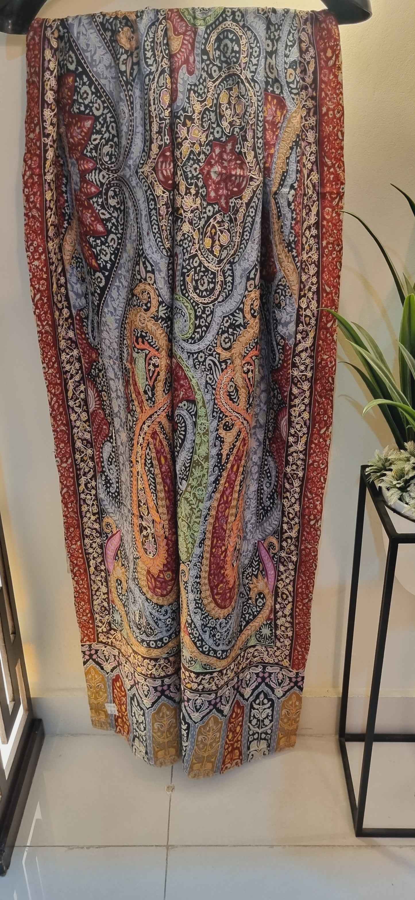 Embroidered reelkar: Pashmina mini shawl