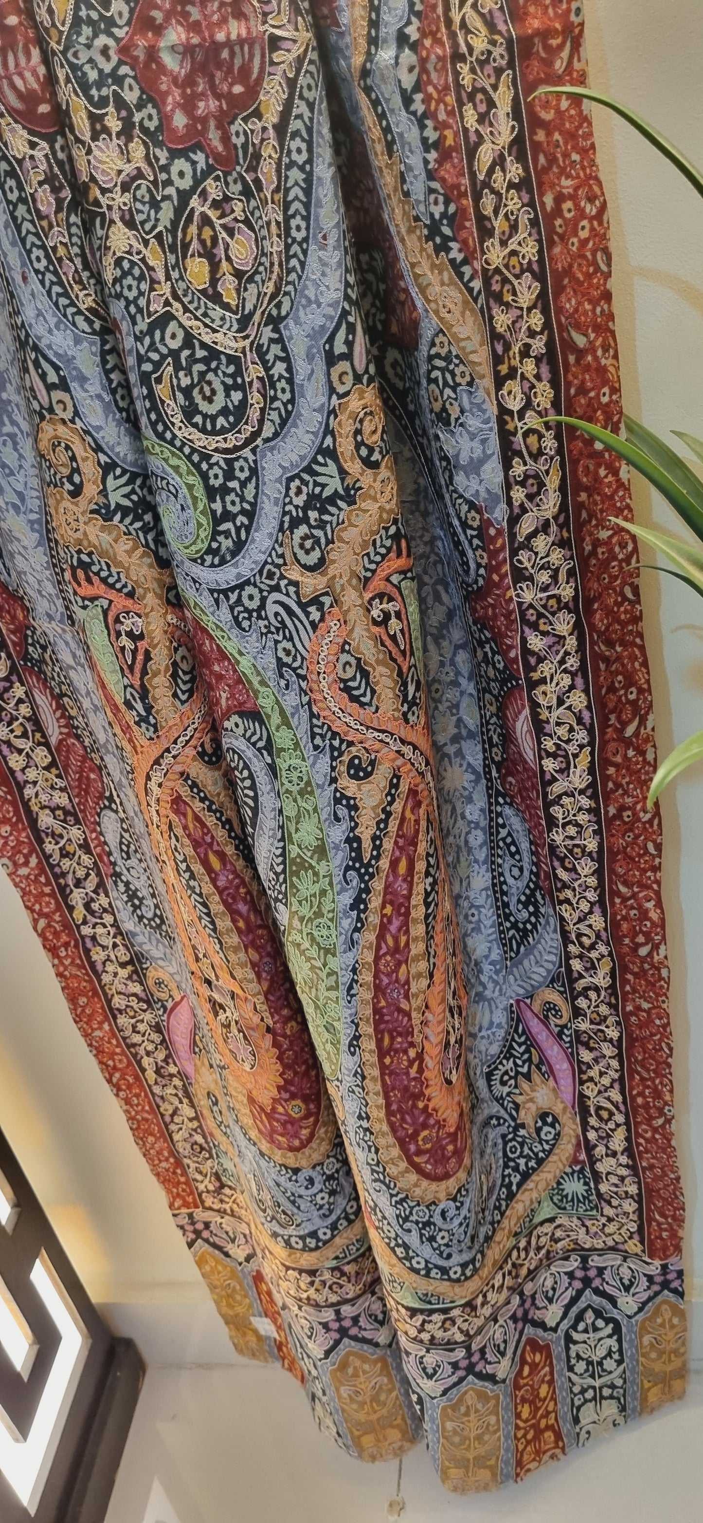 Embroidered reelkar: Pashmina mini shawl