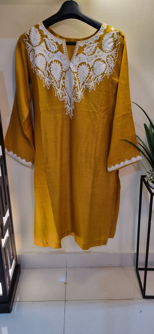 Sale: Embroidered kurta: pashmina