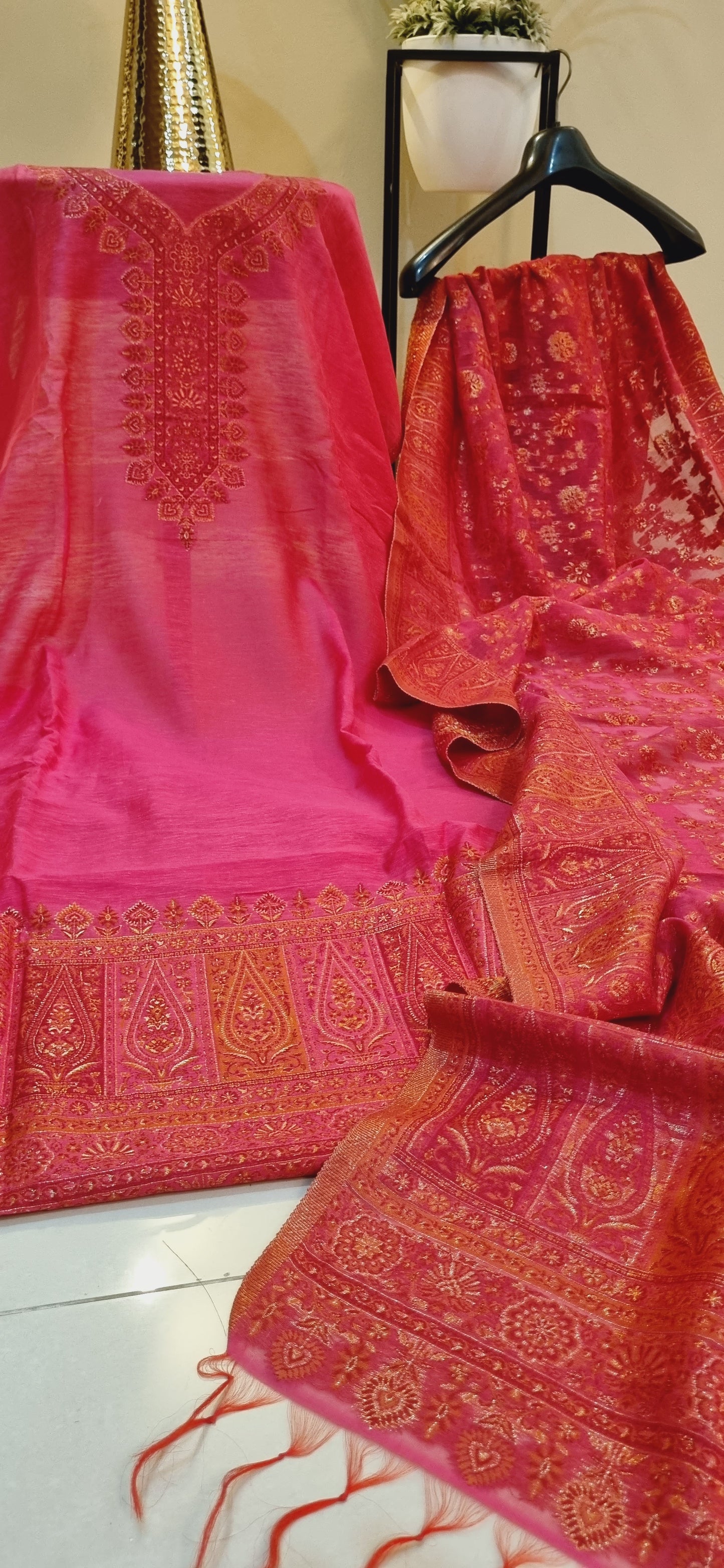 Sale:Kaani suit: silk