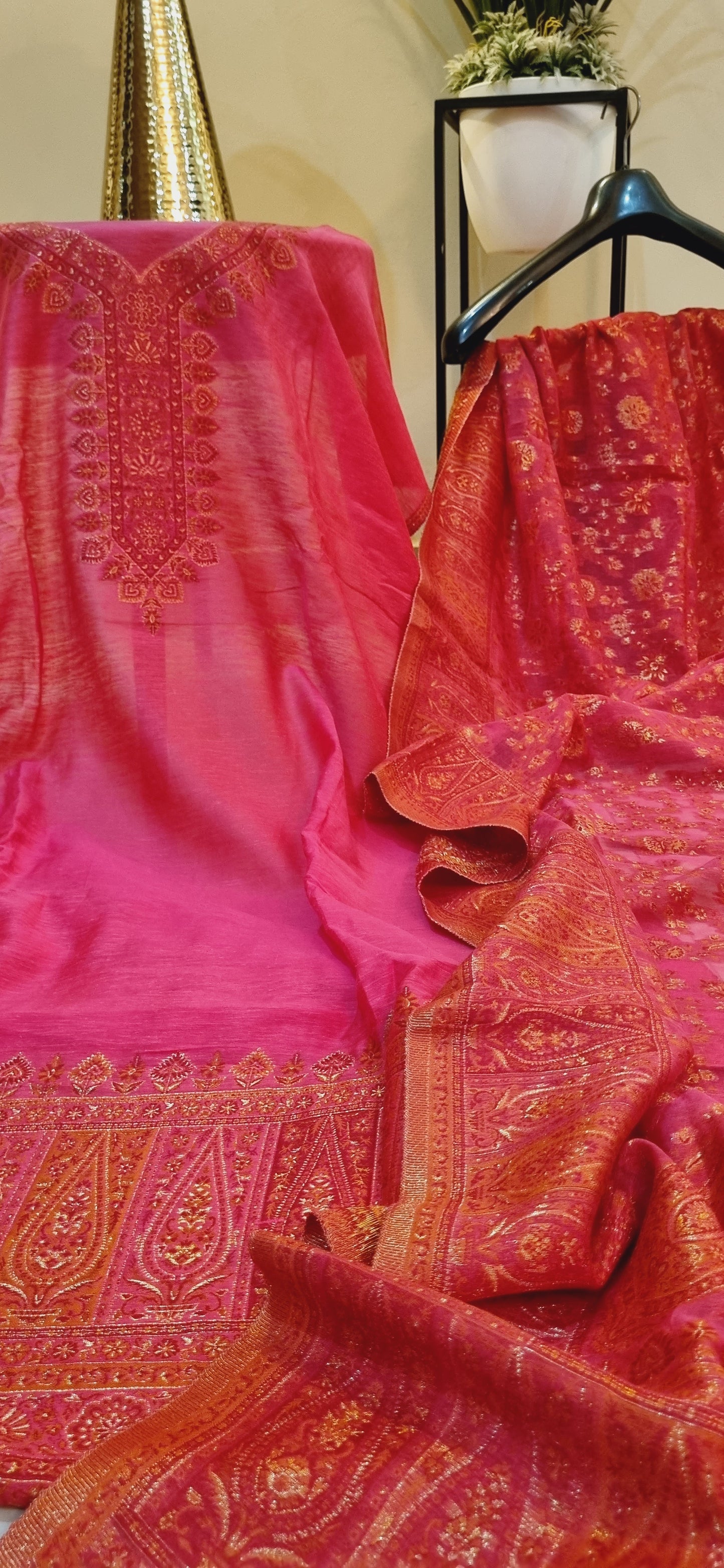 Sale:Kaani suit: silk