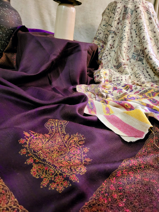 Kurta set: embroidered shawl