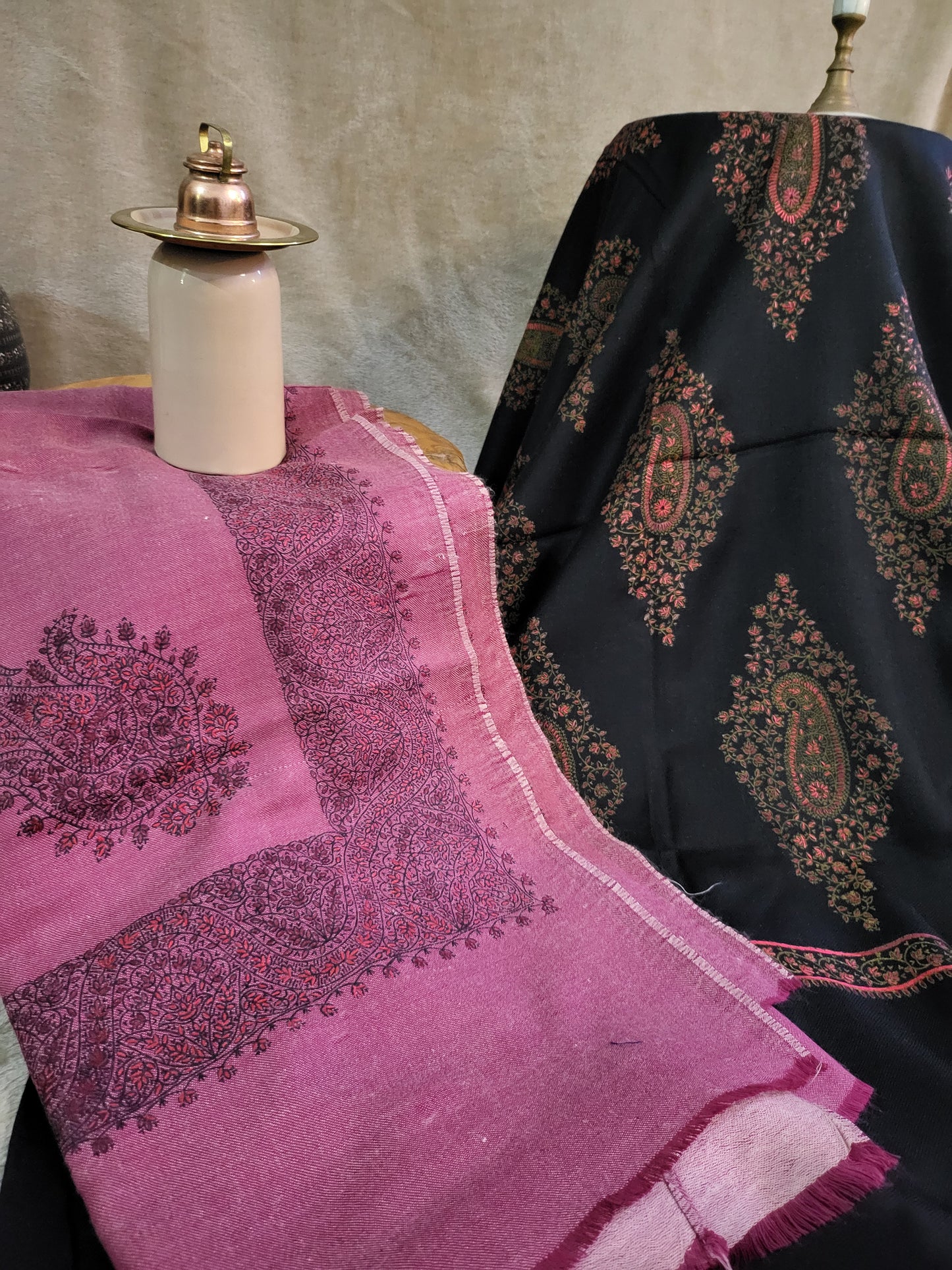 Kurta set: embroidered shawl