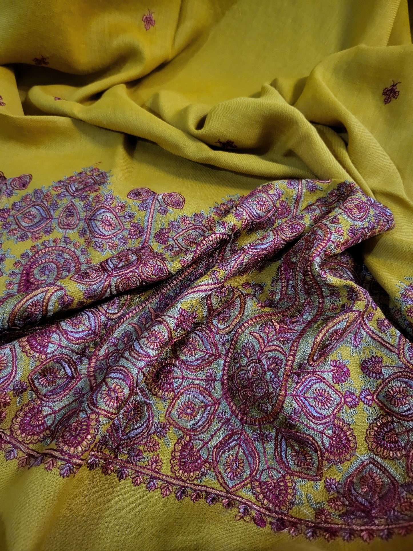 Pashmina woolen: embroidered shawl