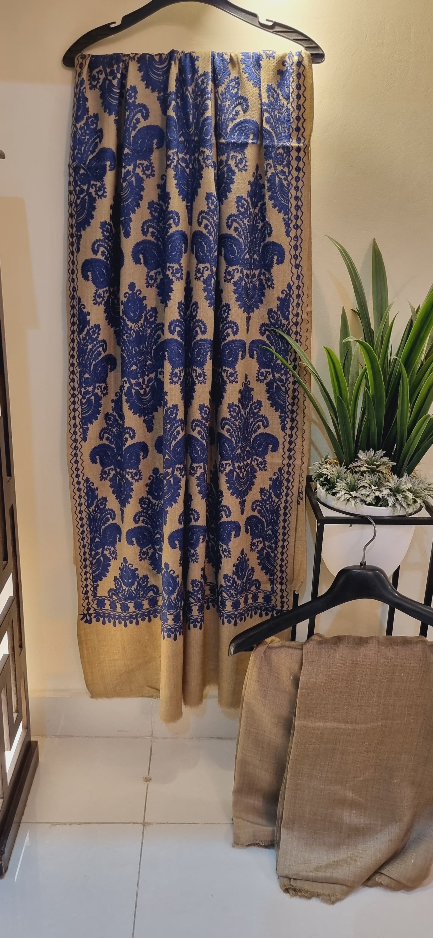 Embroidered suit: Three piece pashmina