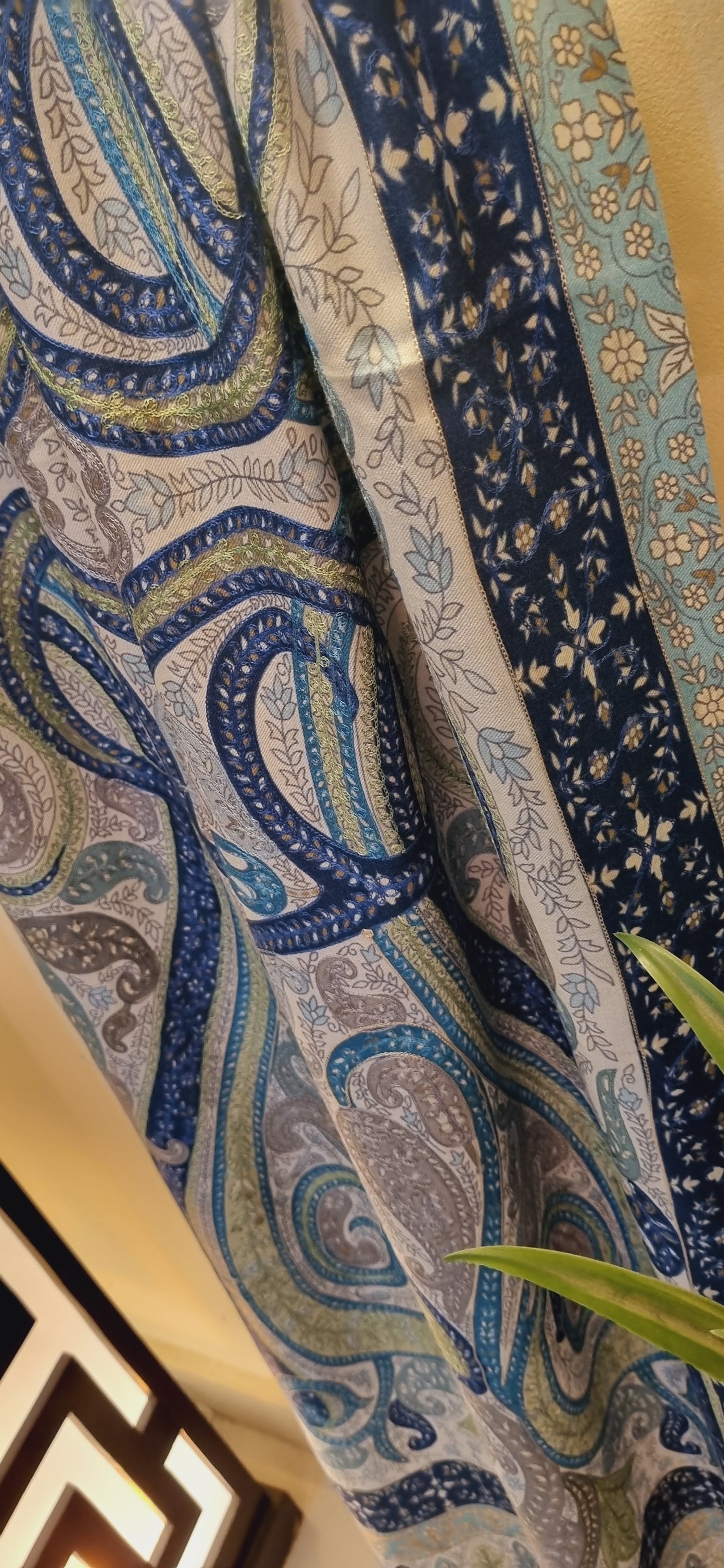 Embroidered pashmina: Reelkar