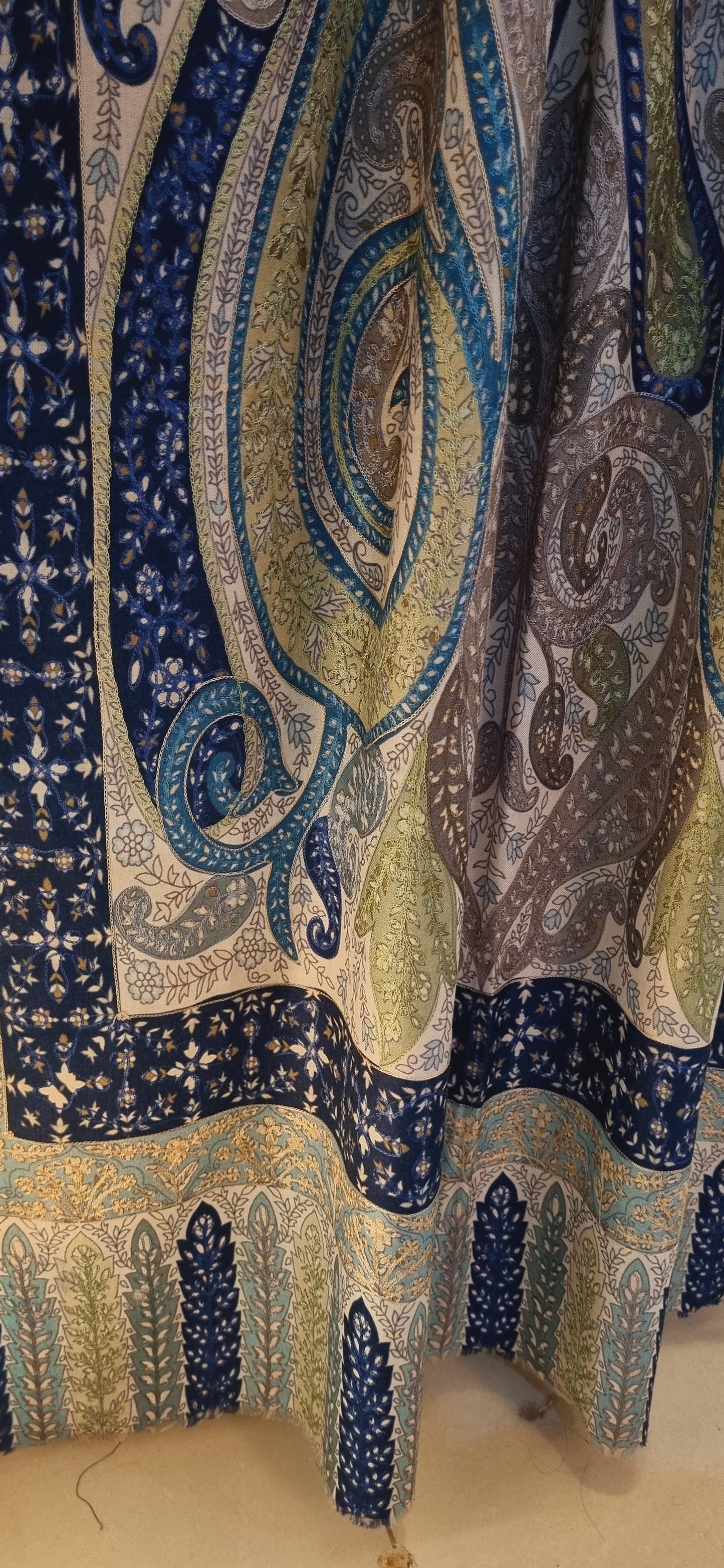 Embroidered pashmina: Reelkar