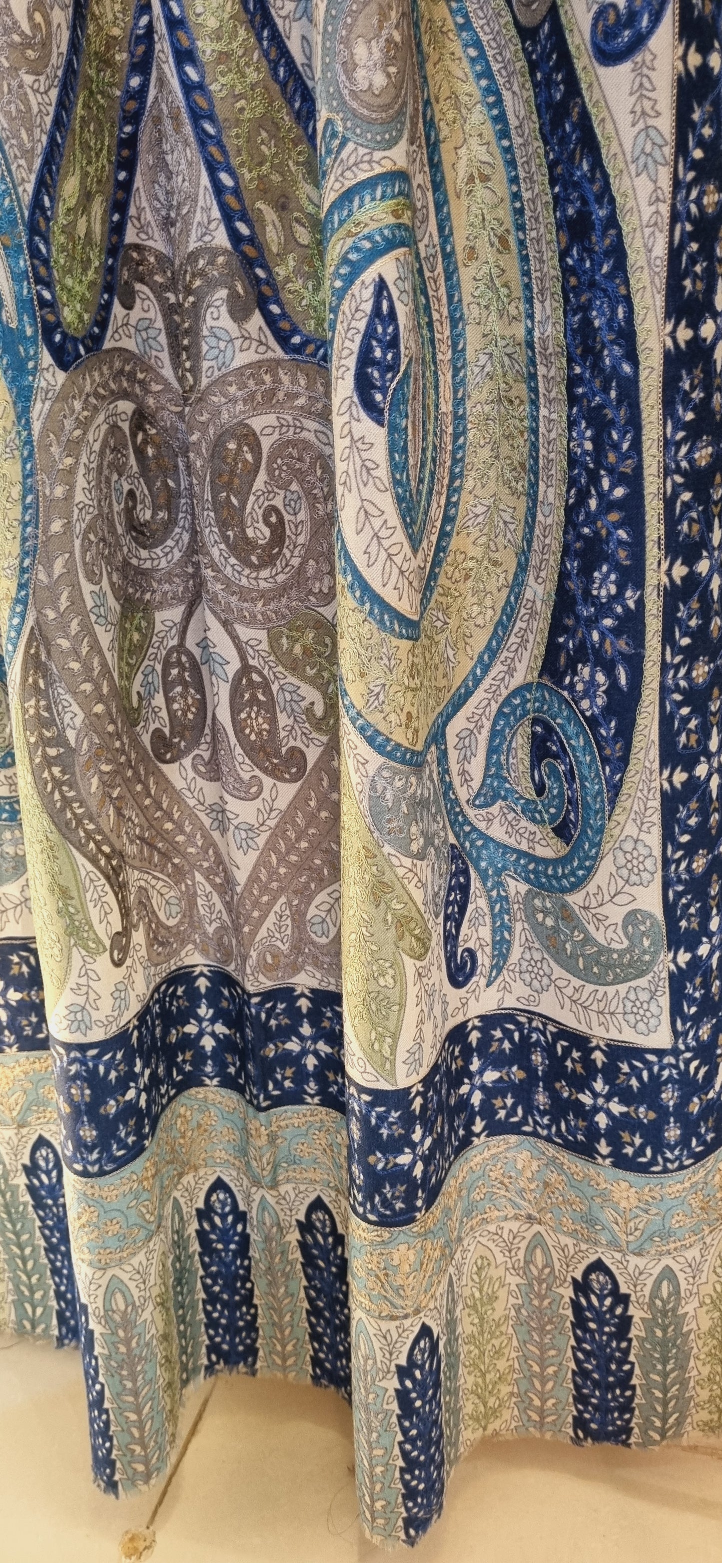 Embroidered pashmina: Reelkar