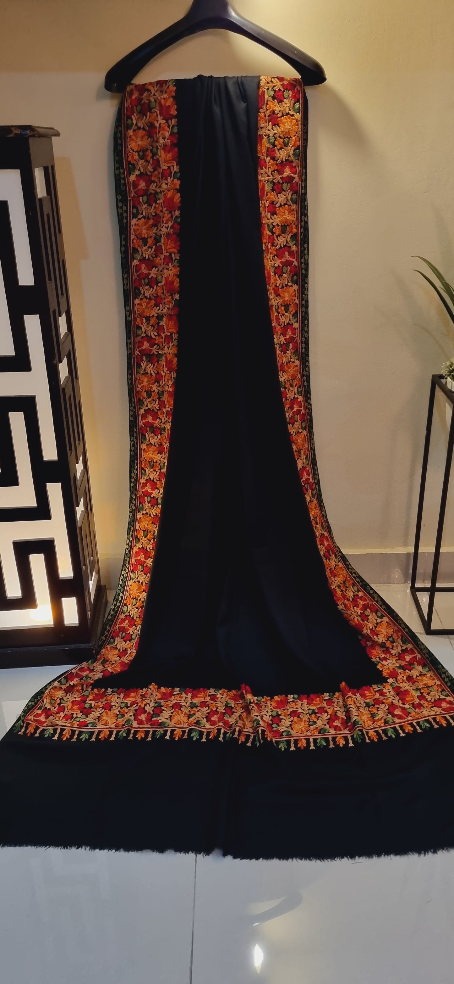 sale Embroidered shawl: pashmina