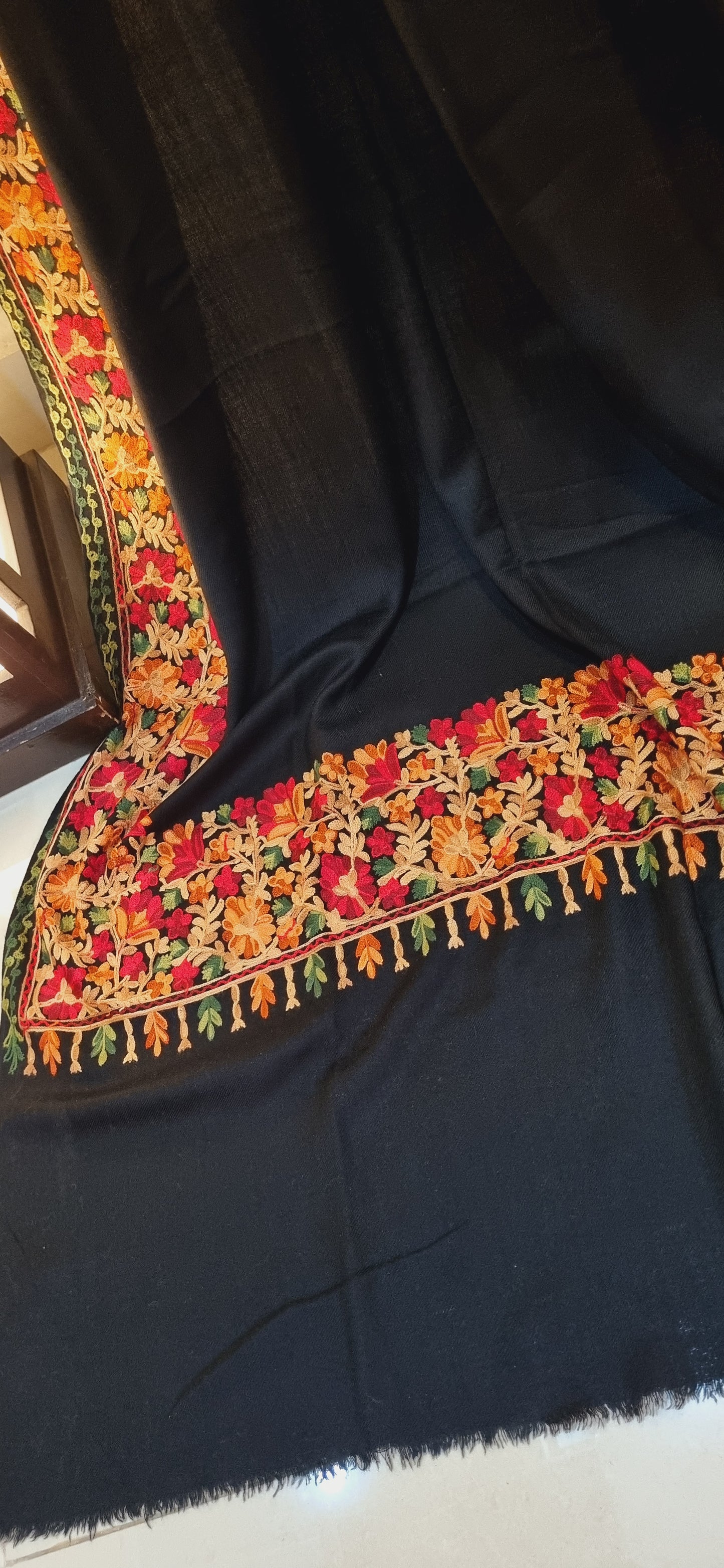 sale Embroidered shawl: pashmina