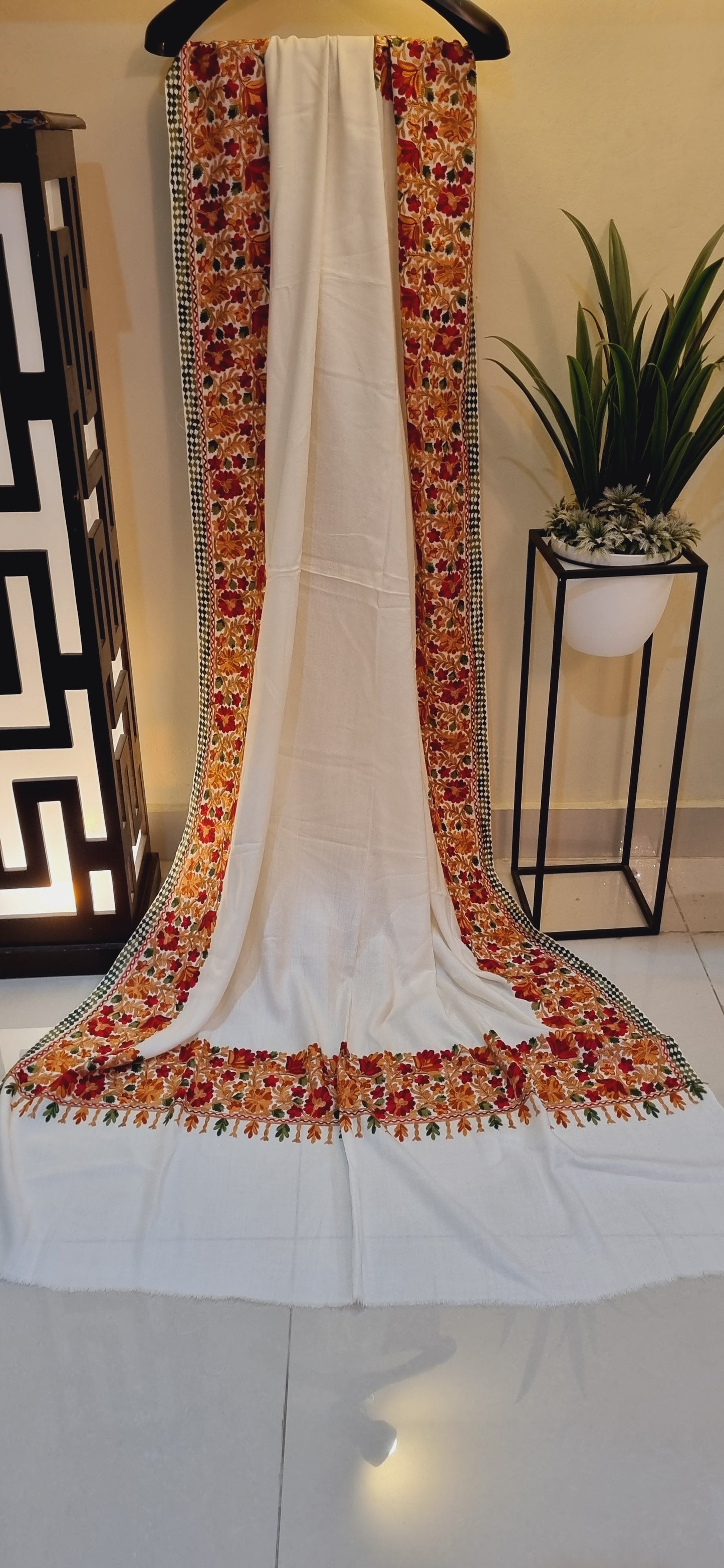 sale Embroidered shawl: pashmina