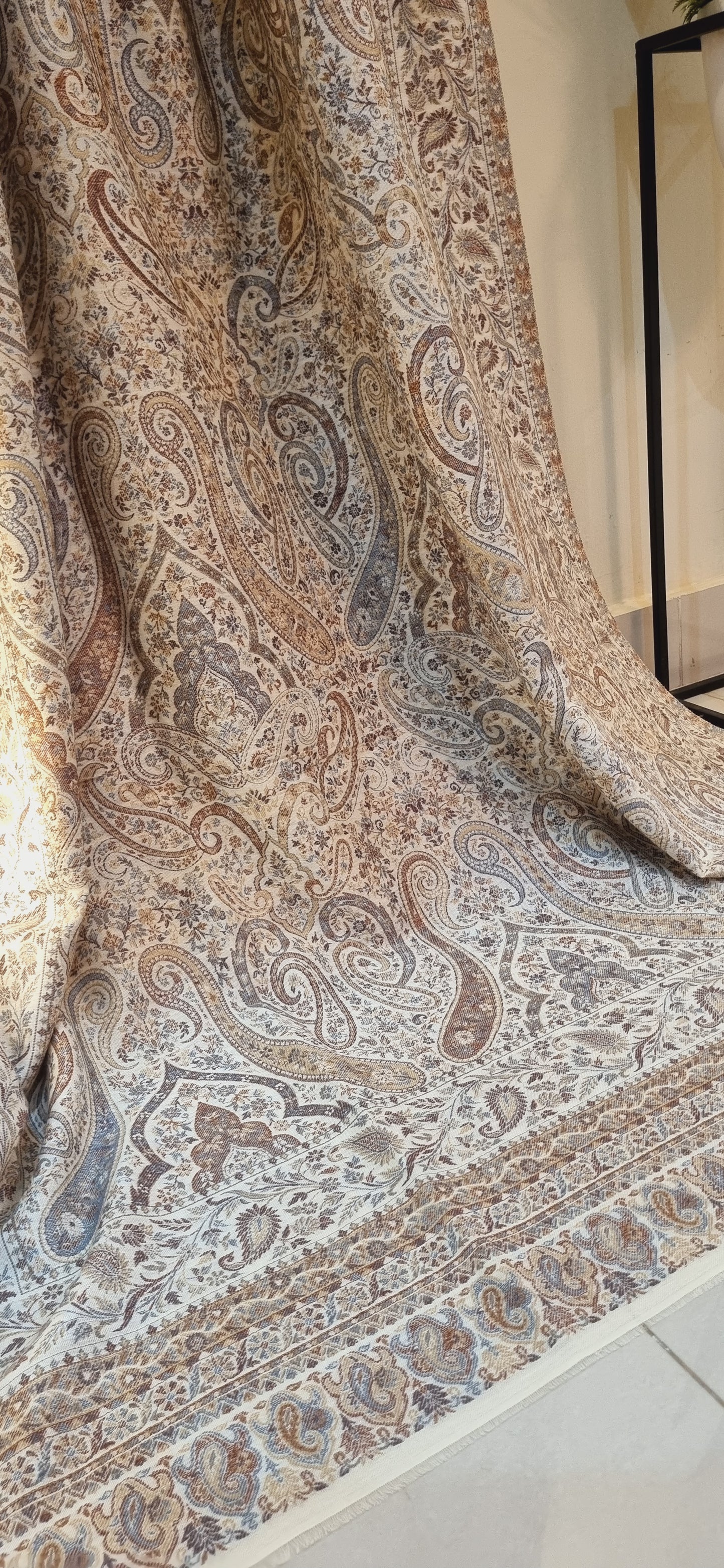 Kaani shawl: Pashmina