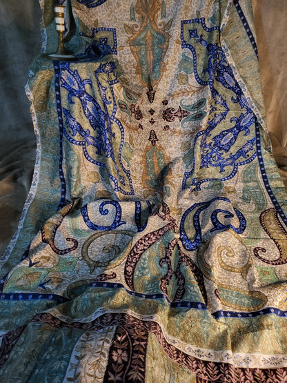 Reelkaar shawl : Embroidered