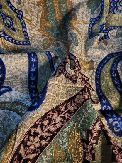 Reelkaar shawl : Embroidered