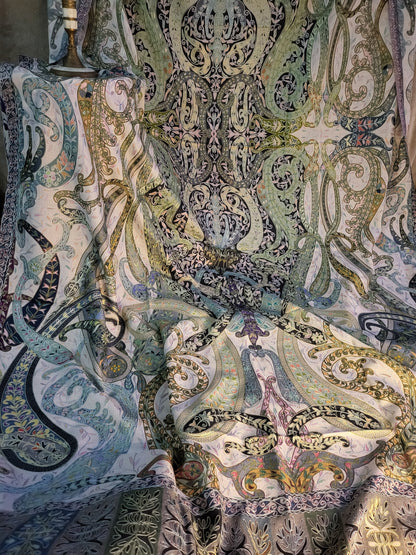 Reelkaar shawl: Embroidered