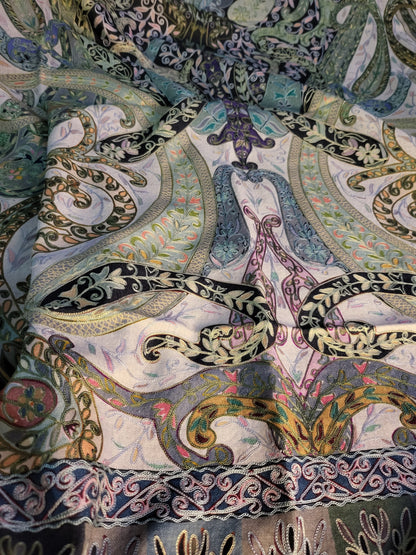 Reelkaar shawl: Embroidered