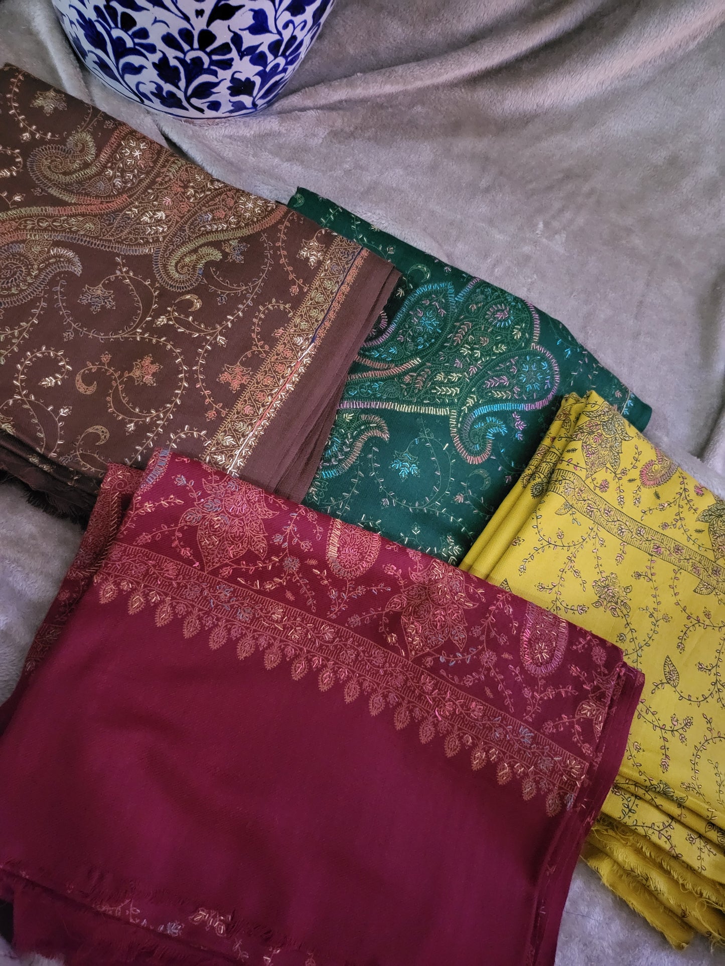 Pashmina sets : Embroidered