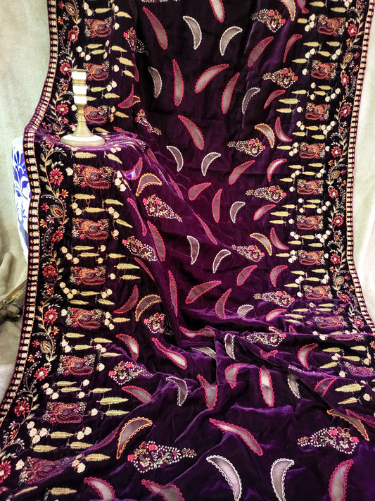 Velvet shawl : Embroidered