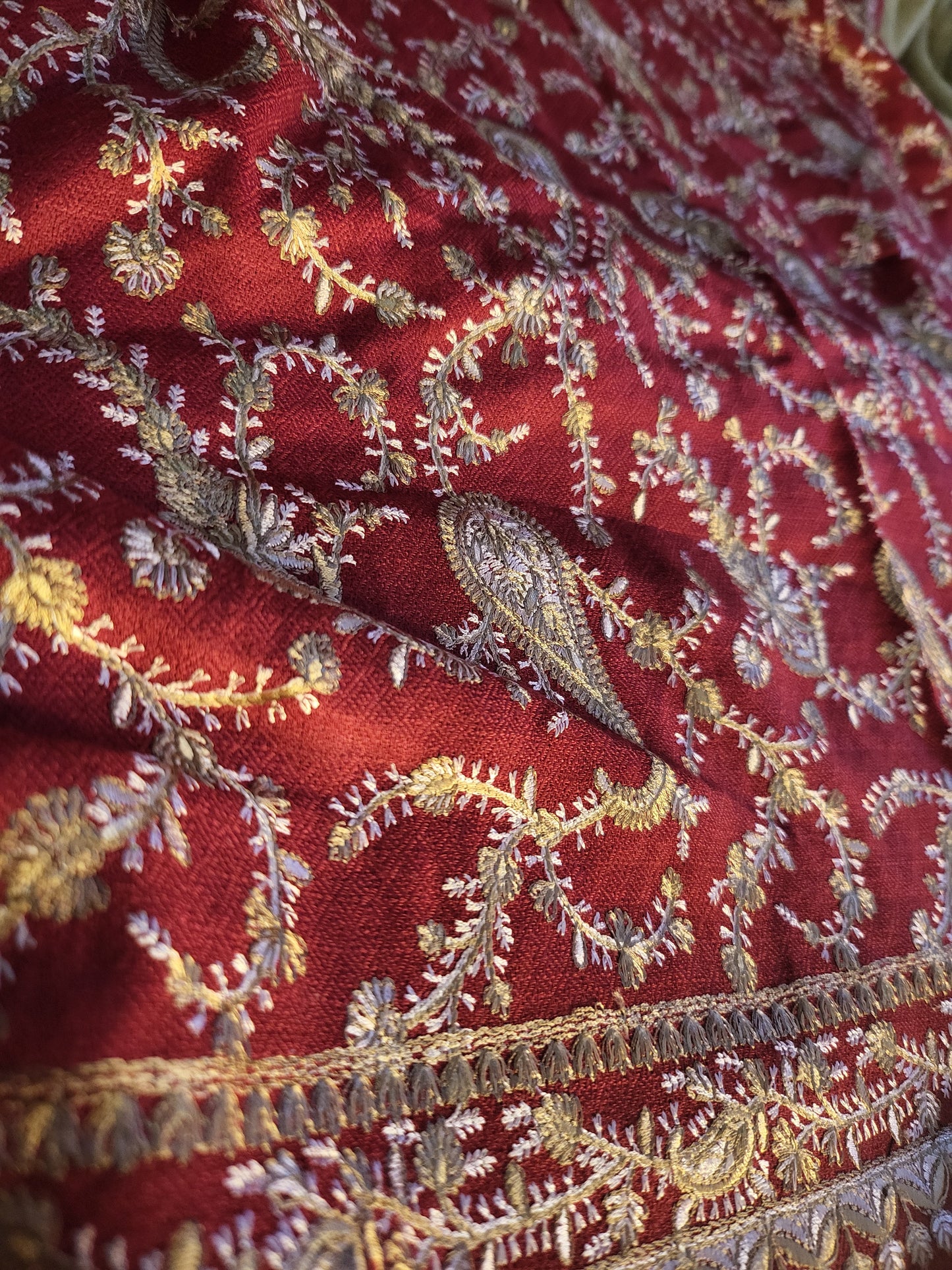 Embroidered shawl : Toosh