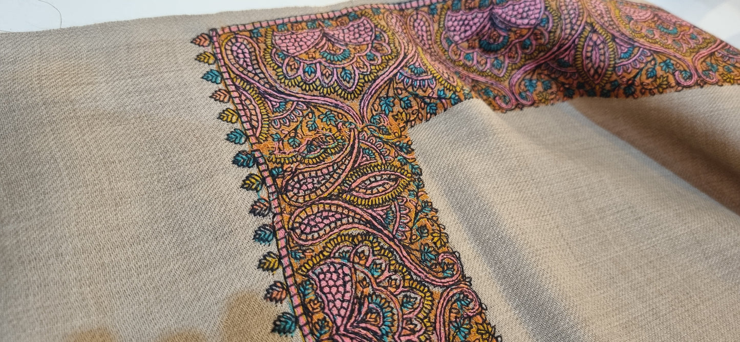 Embroidered shawls: pashmina