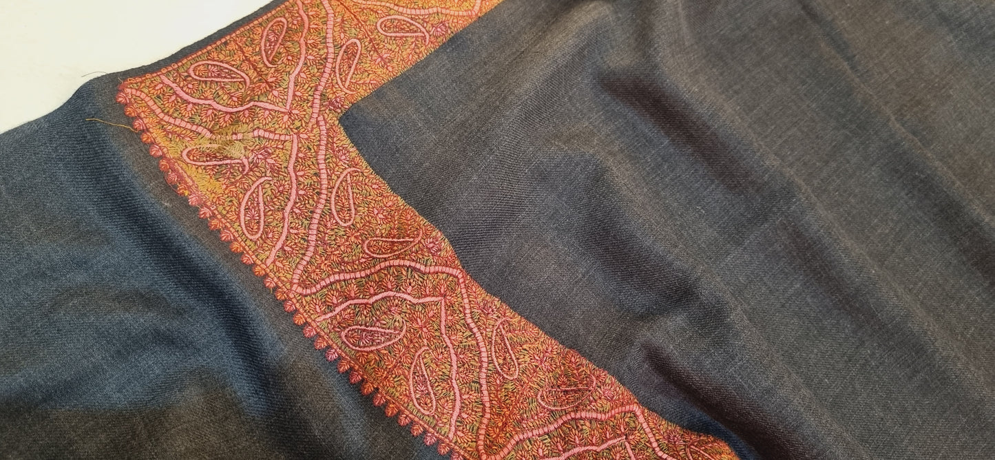 Embroidered shawls: pashmina