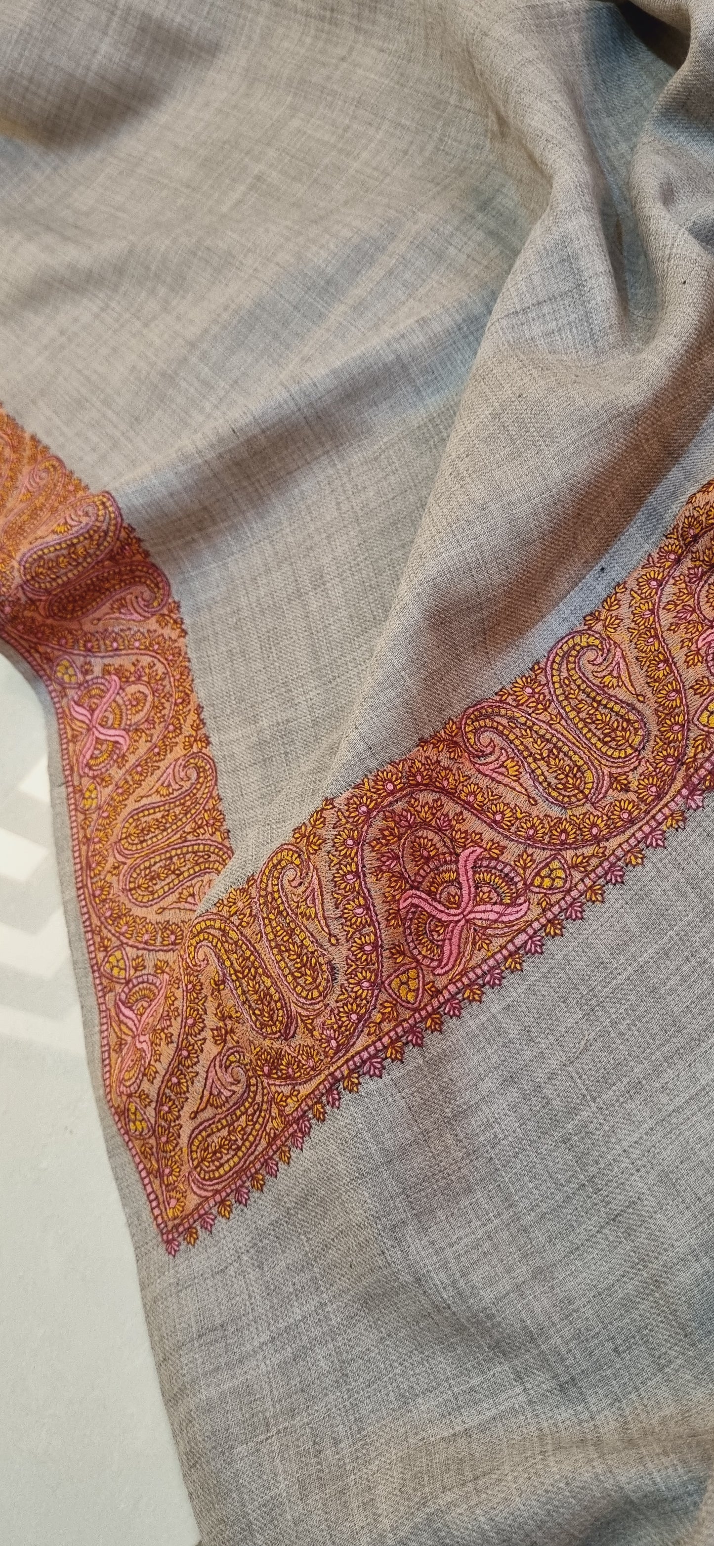 Embroidered shawls: pashmina