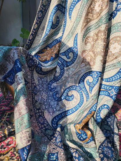 Reelkaar shawl : Embroidered