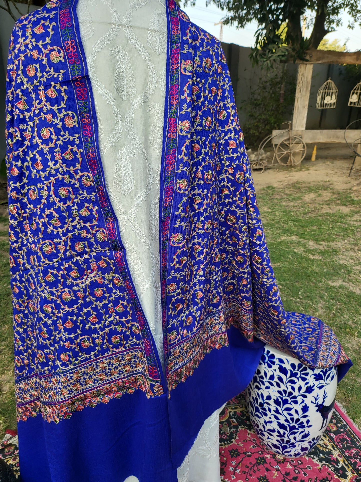 Blue candy : Embroidered shawl