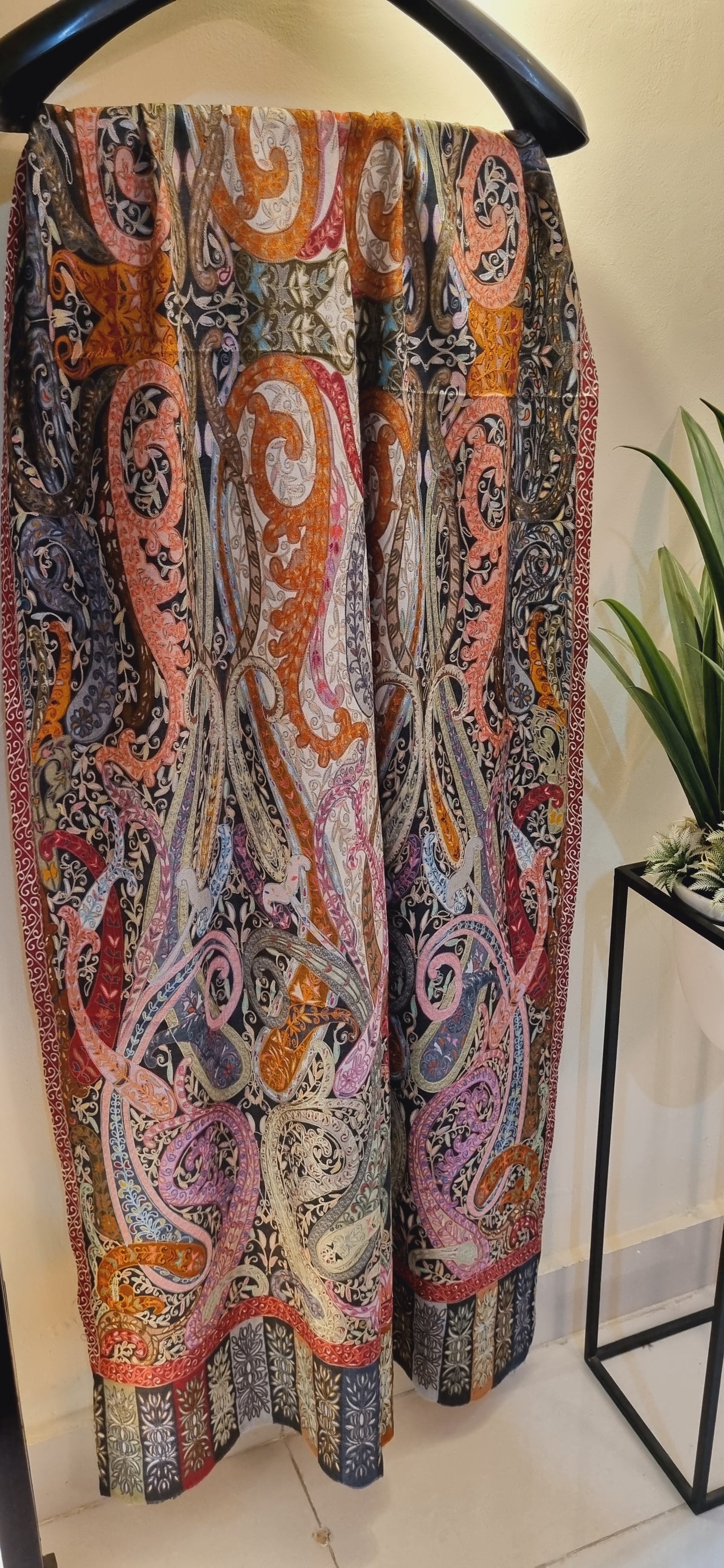 Embroidered reelkar: minishawl