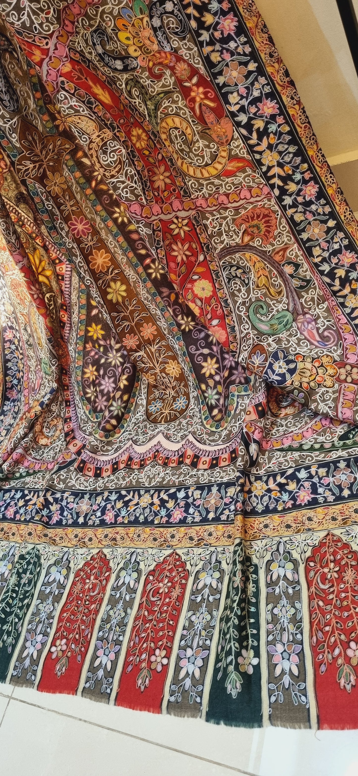 A Reelkar shawl: Embroidered