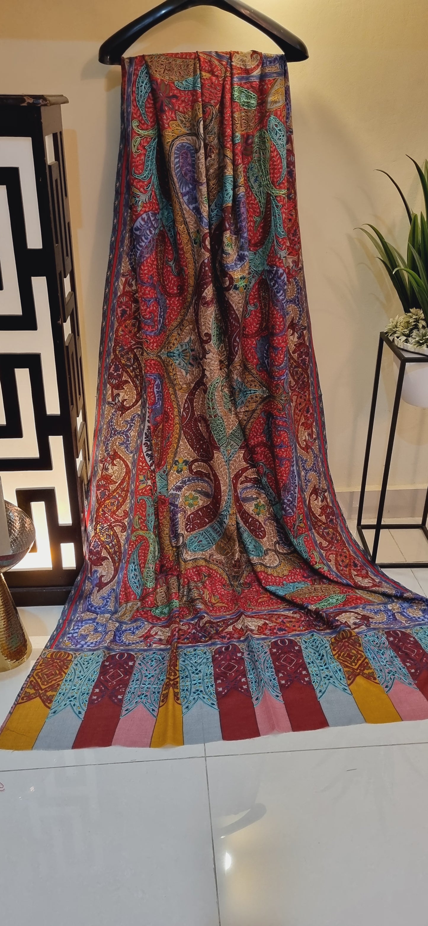 Embroidered reelkar: shawl