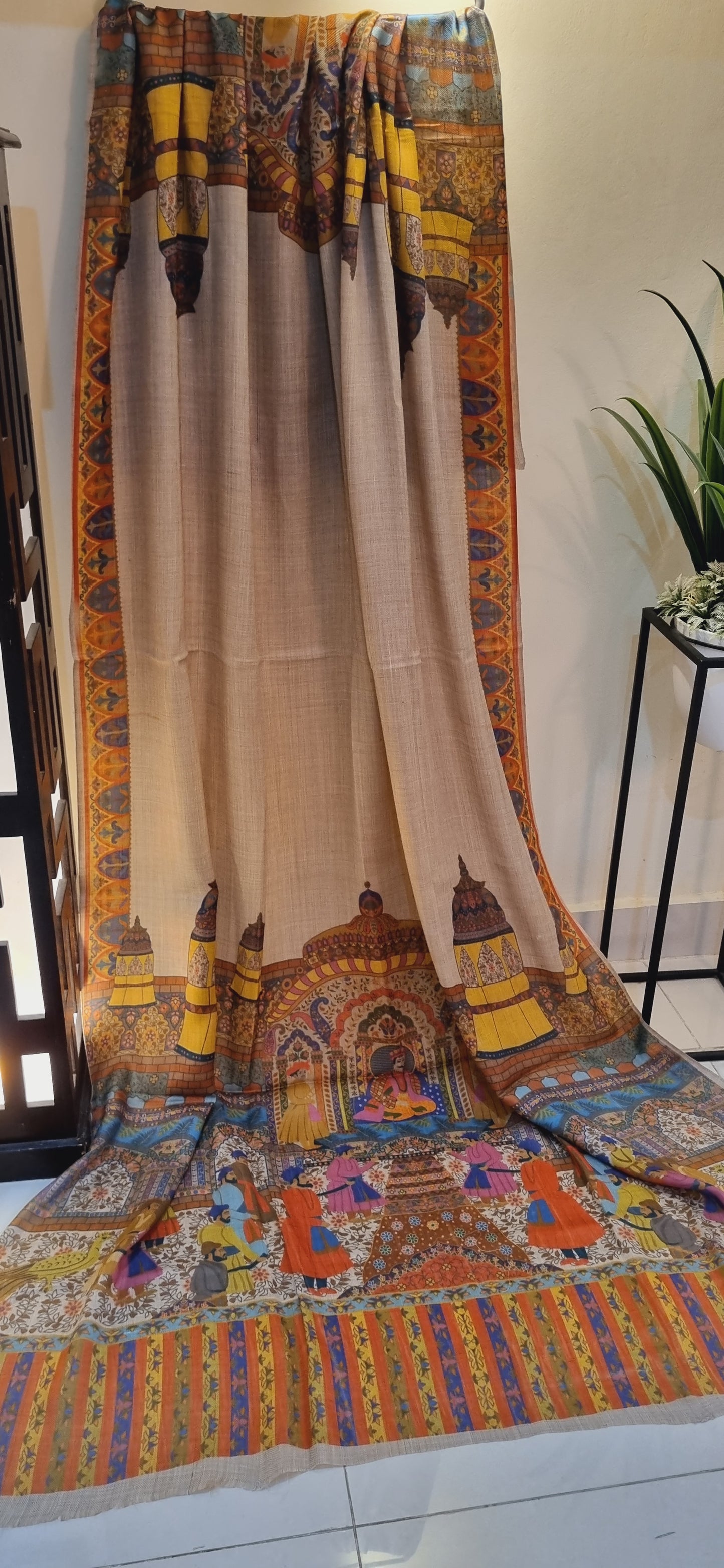 Printed woollen pashmina: shawl