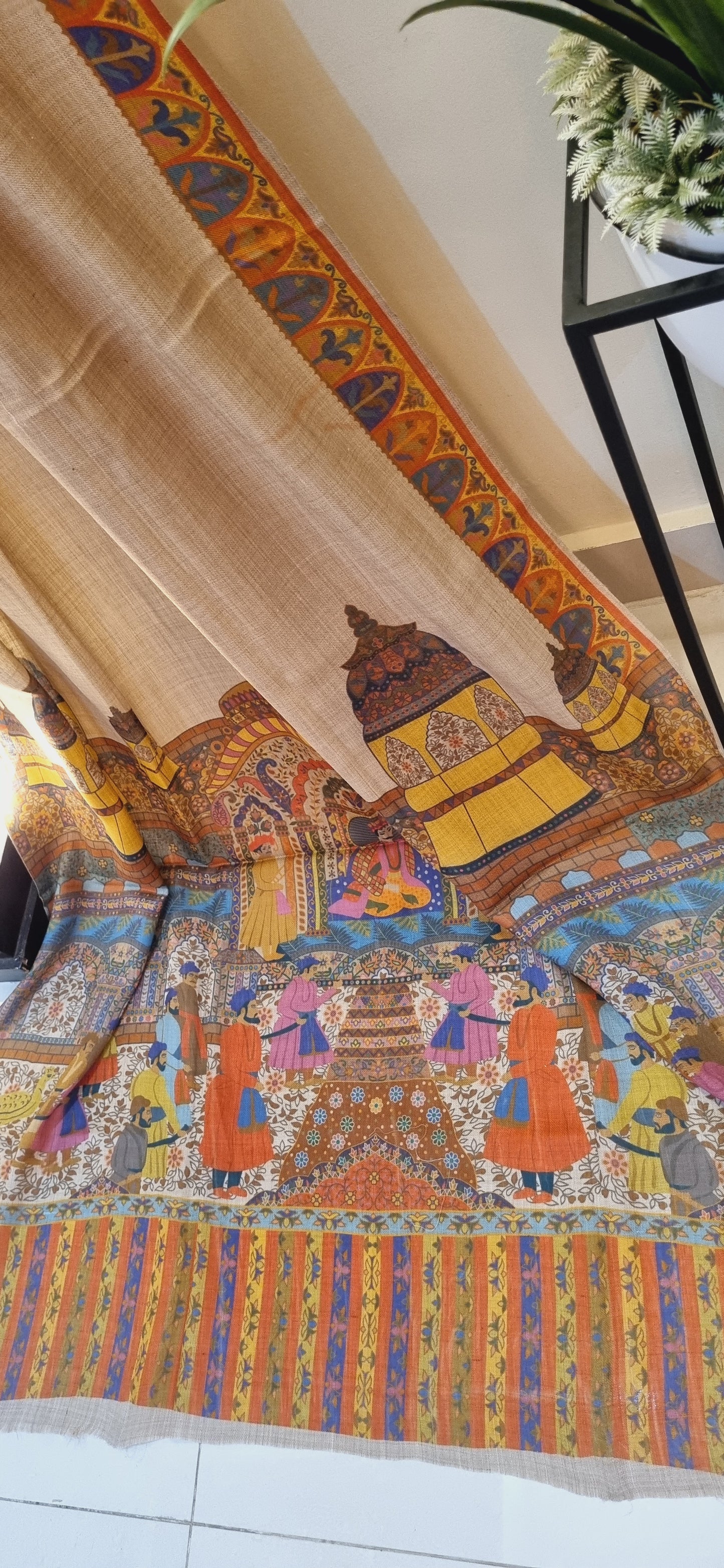 Printed woollen pashmina: shawl