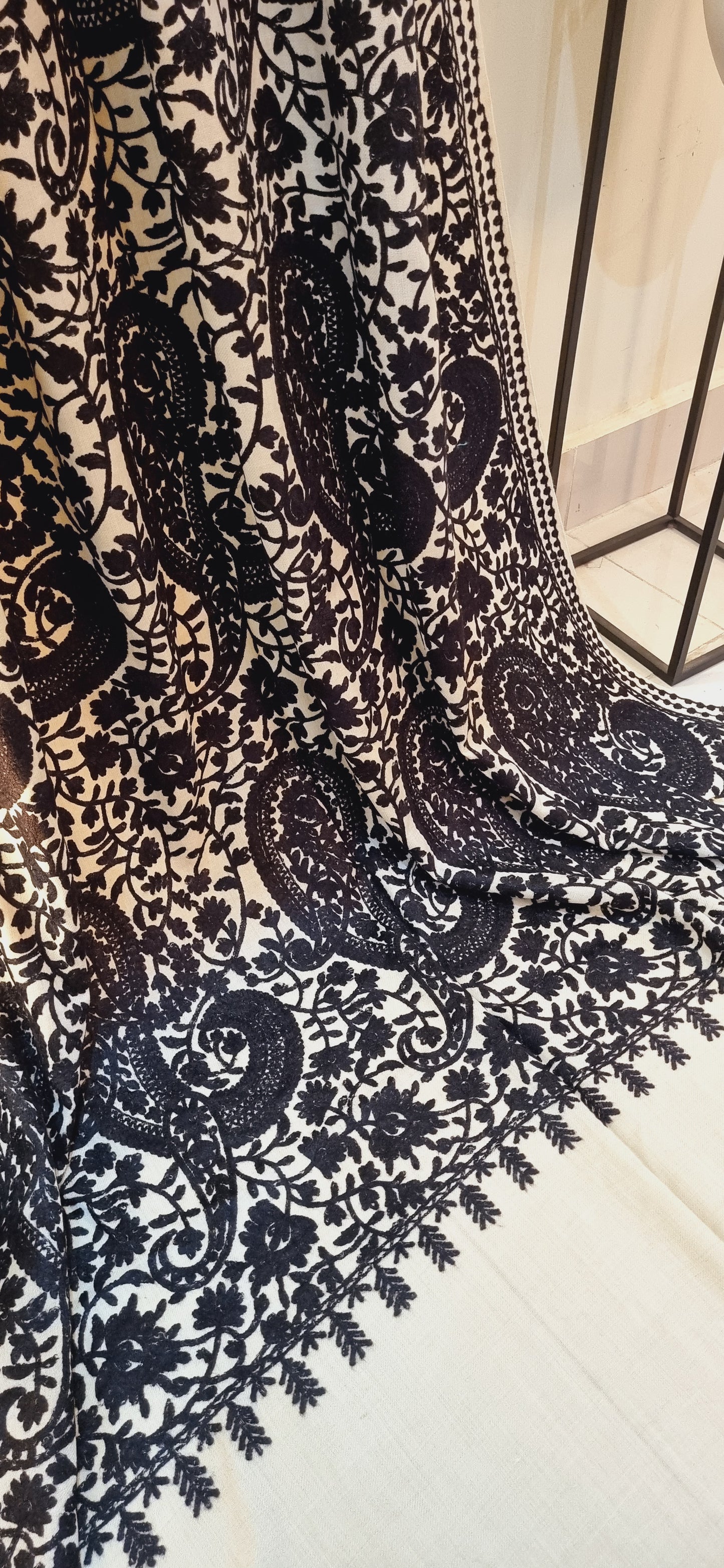 Embroidered shawl: pashmina