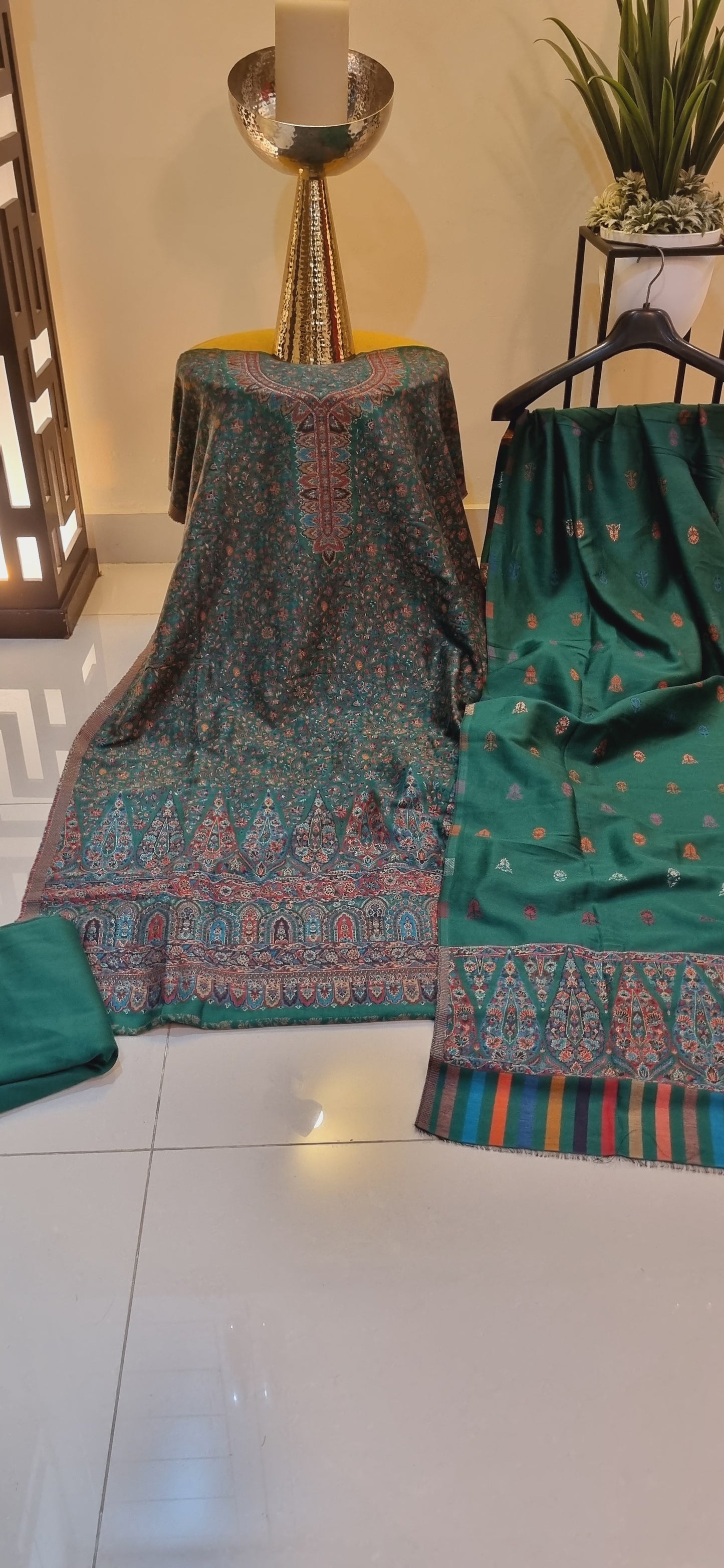 Kaani suit: Pashmina with mulberry silk