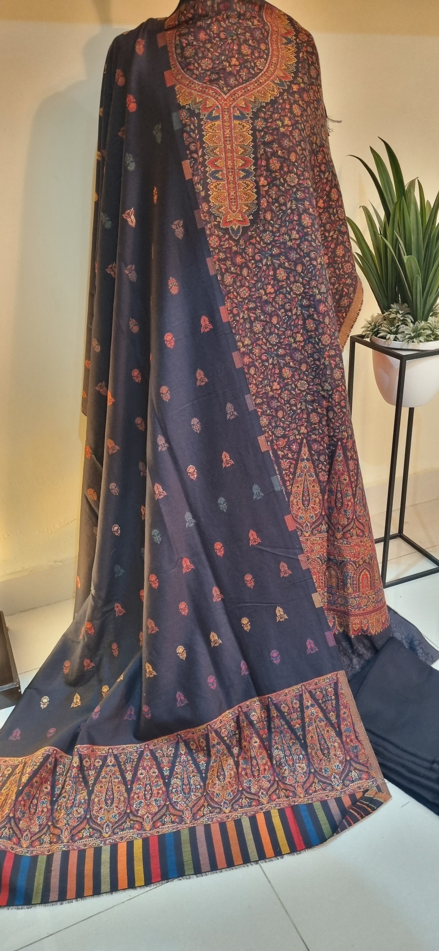 Kaani suit: Pashmina with mulberry silk