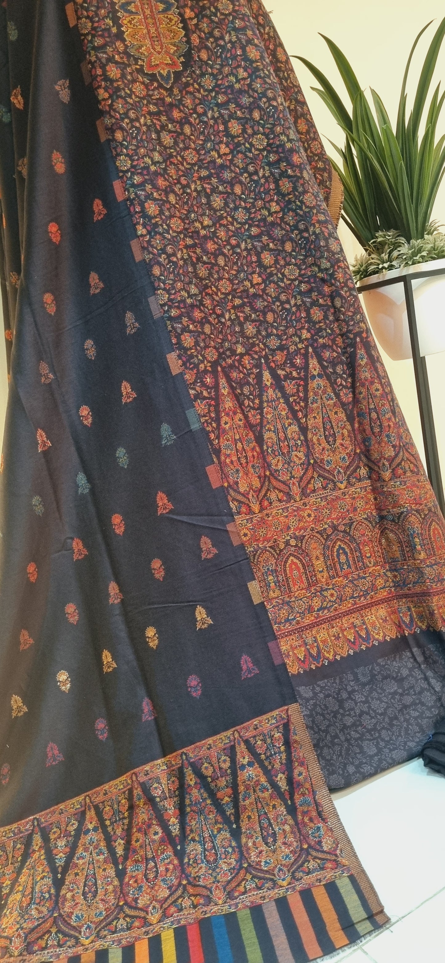 Kaani suit: Pashmina with mulberry silk