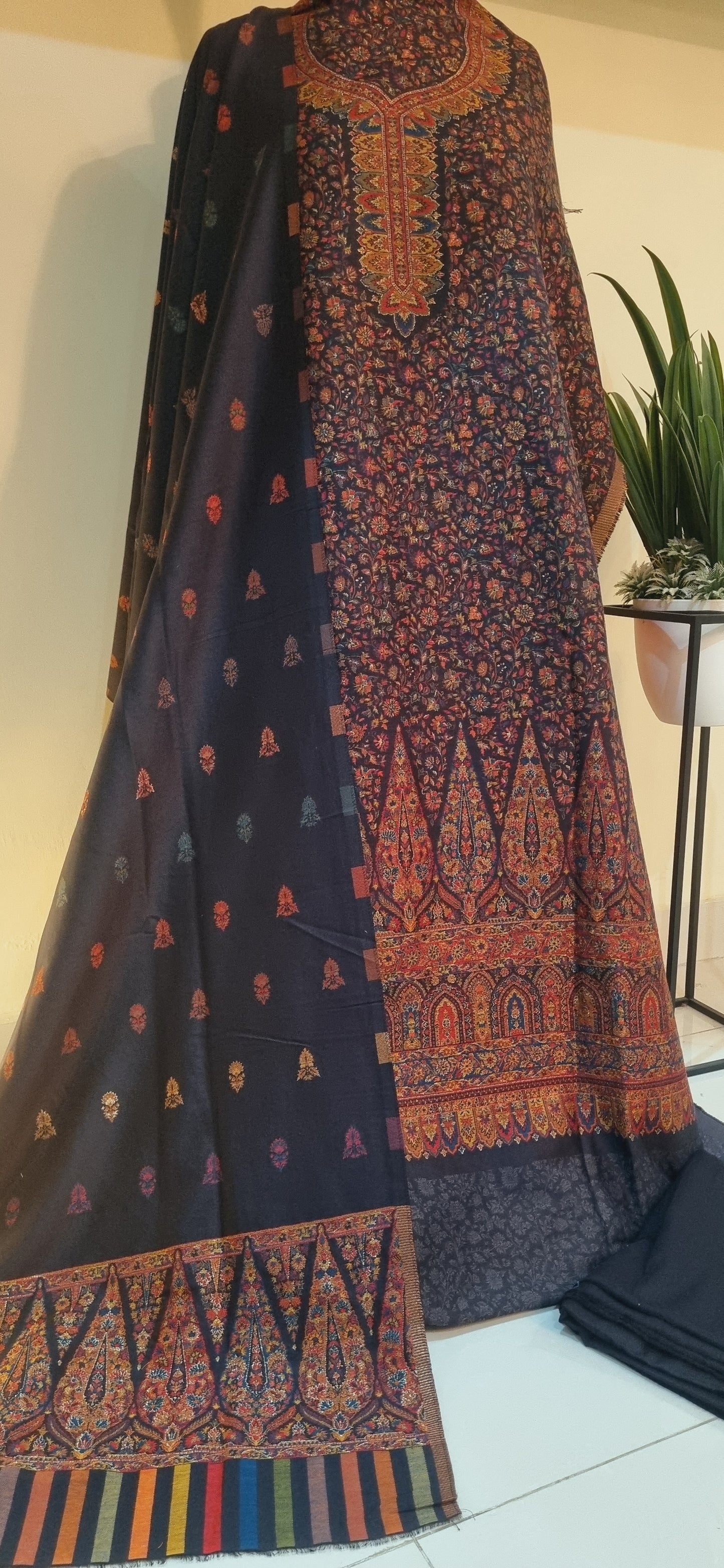 Kaani suit: Pashmina with mulberry silk