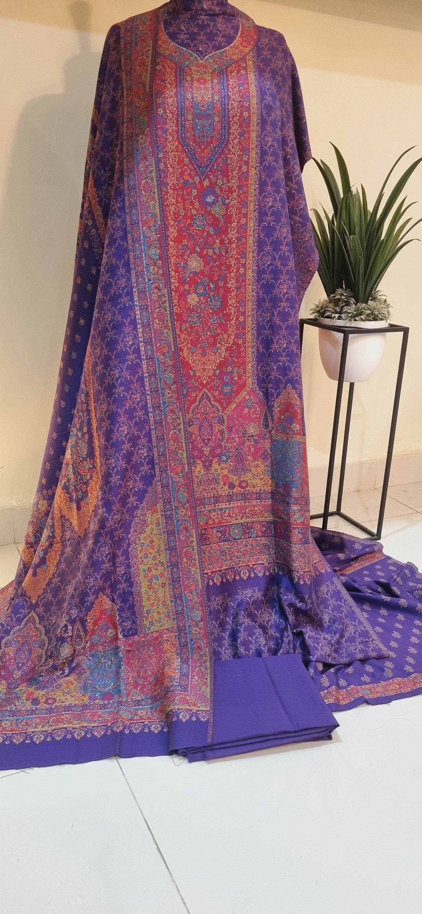 Kaani suit: Pashmina with mulberry silk