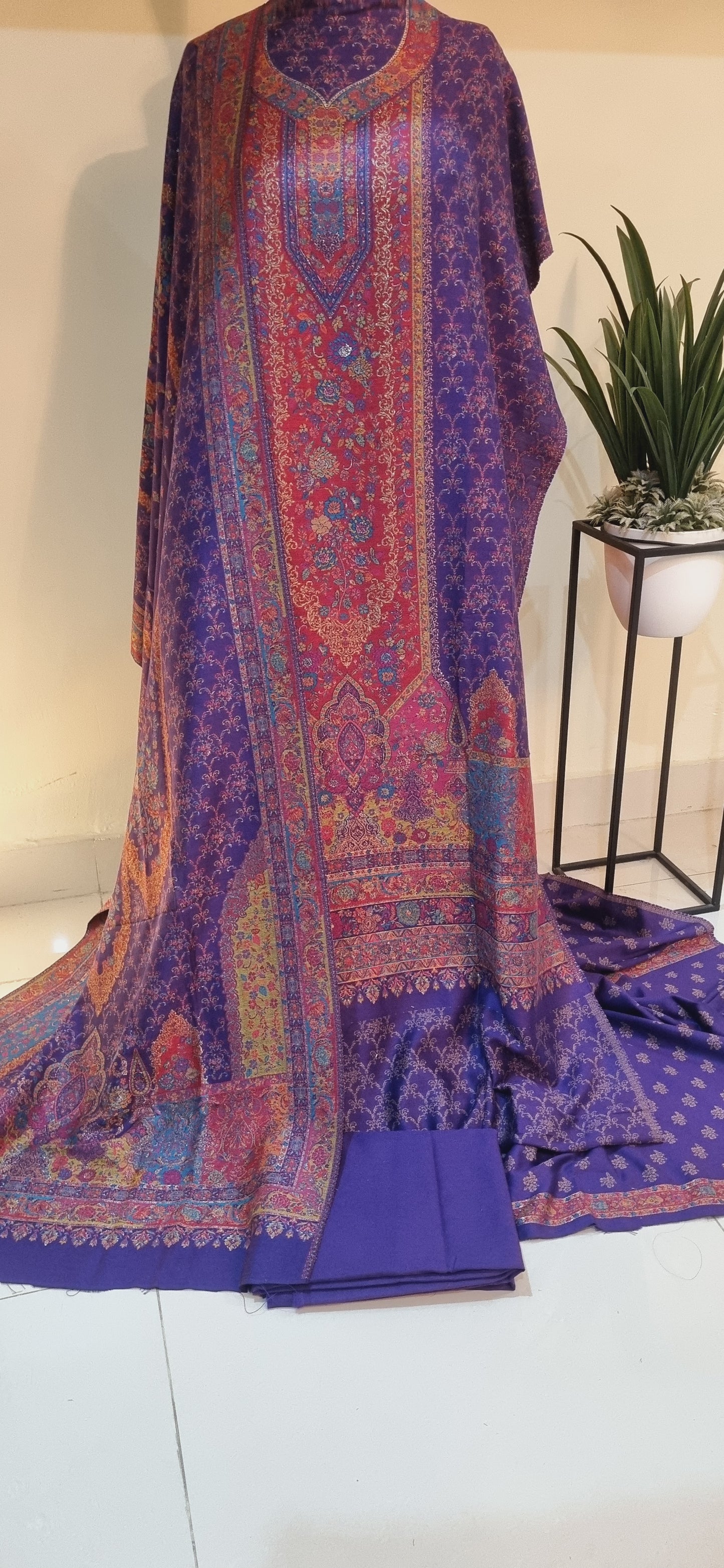 Kaani suit: Pashmina with mulberry silk