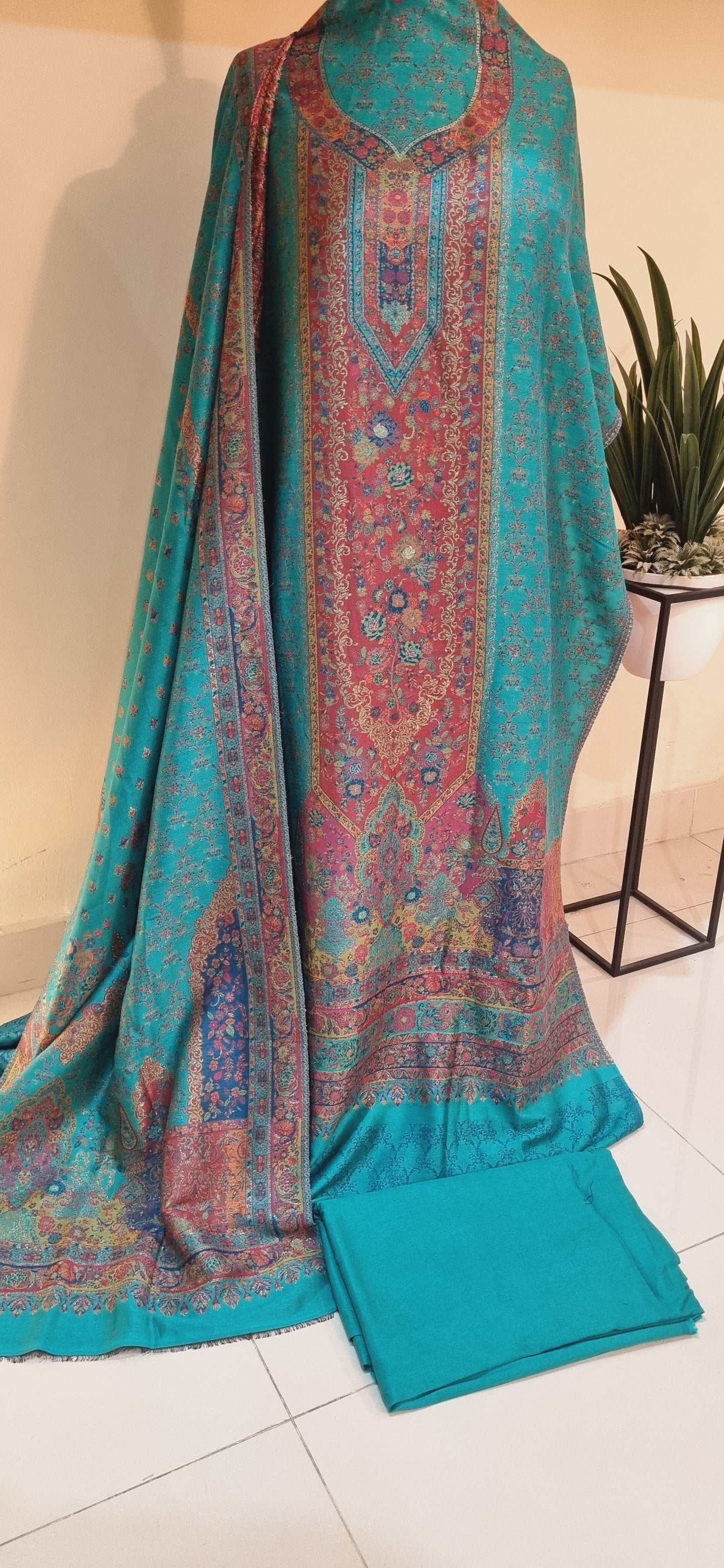 Kaani suit: Pashmina with mulberry silk