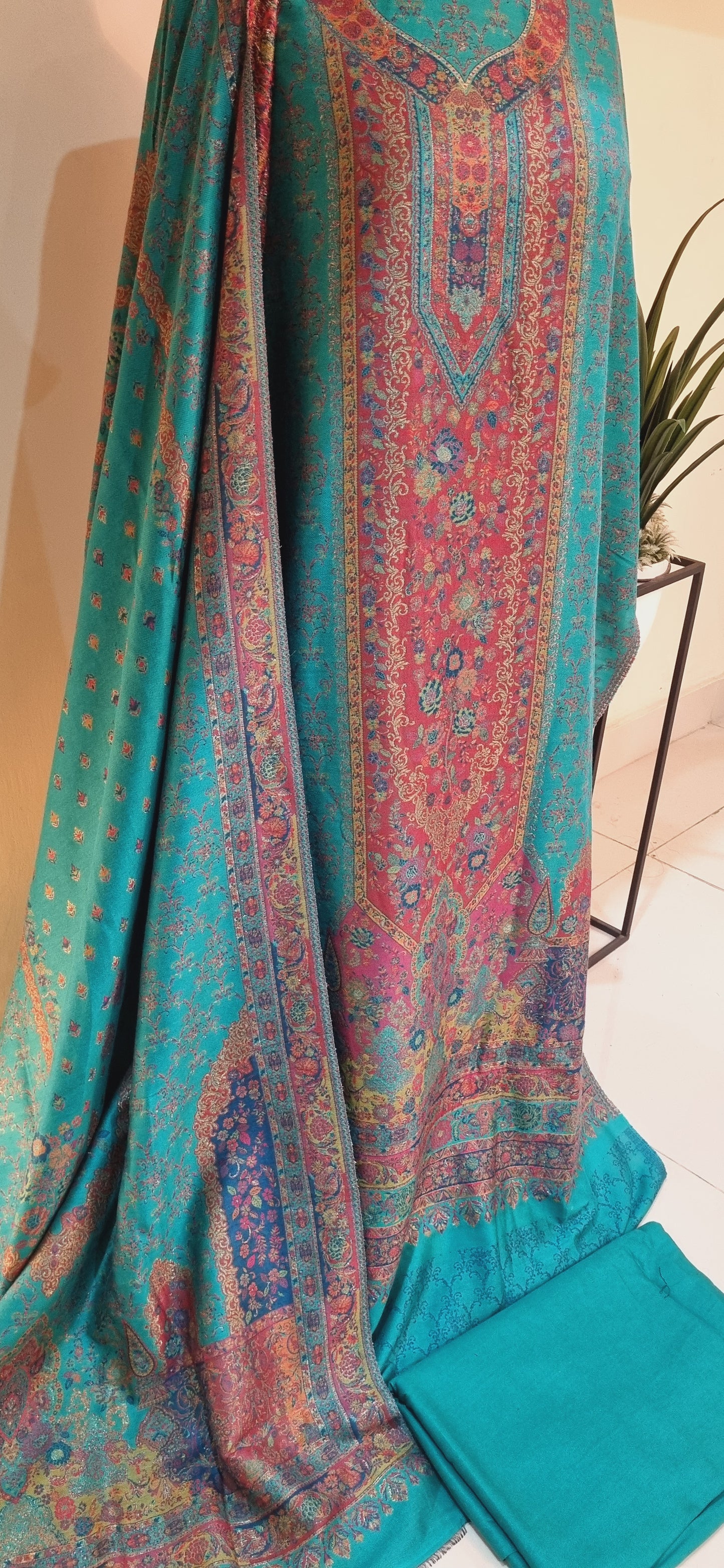 Kaani suit: Pashmina with mulberry silk