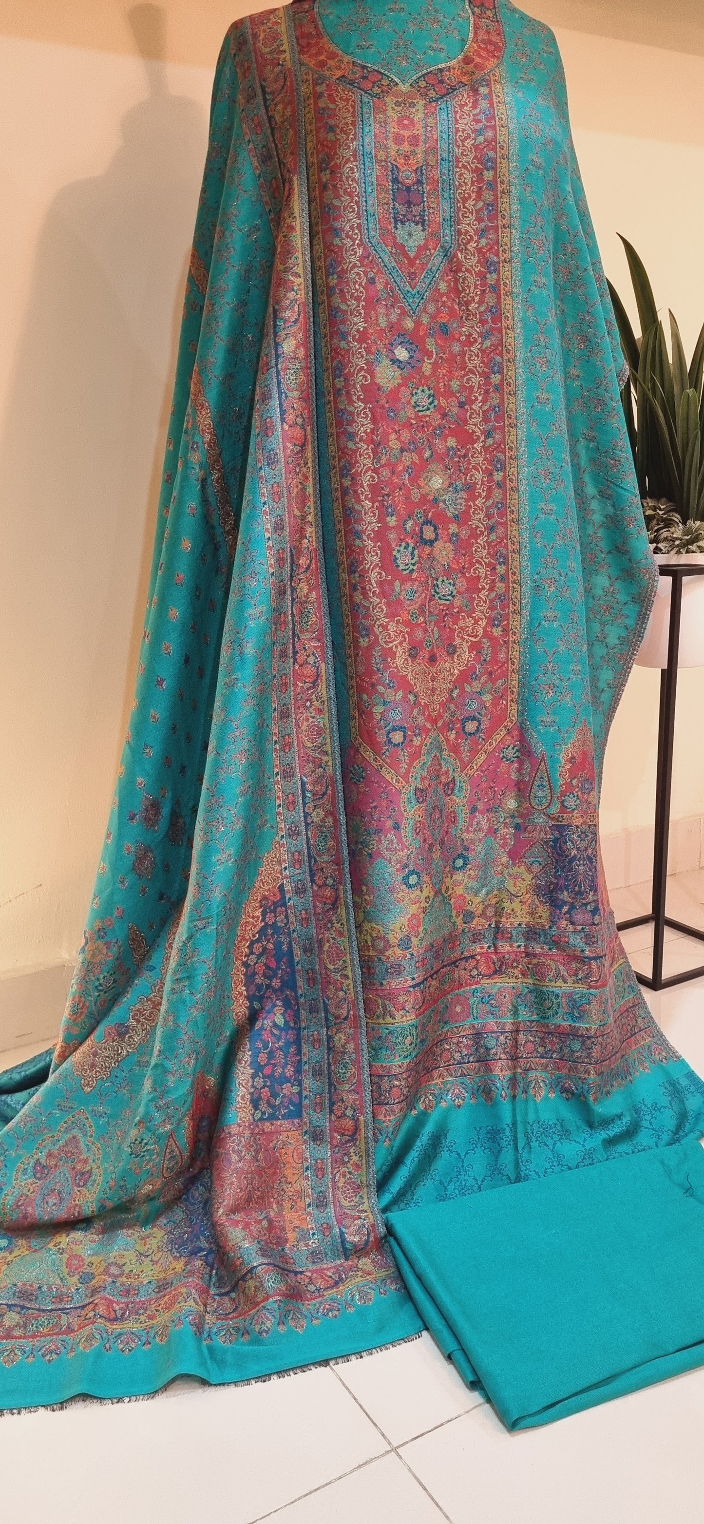 Kaani suit: Pashmina with mulberry silk