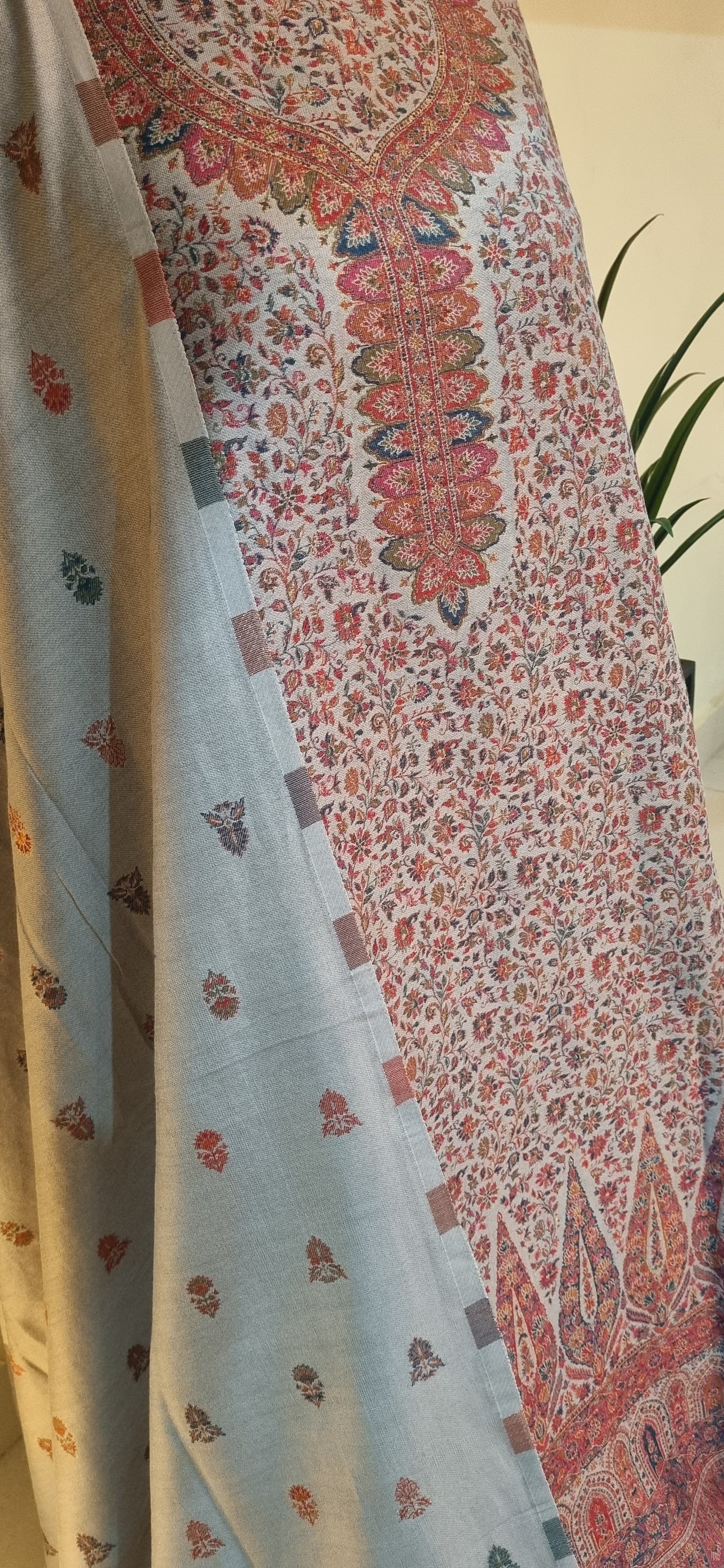 Kaani suit: Pashmina with mulberry silk