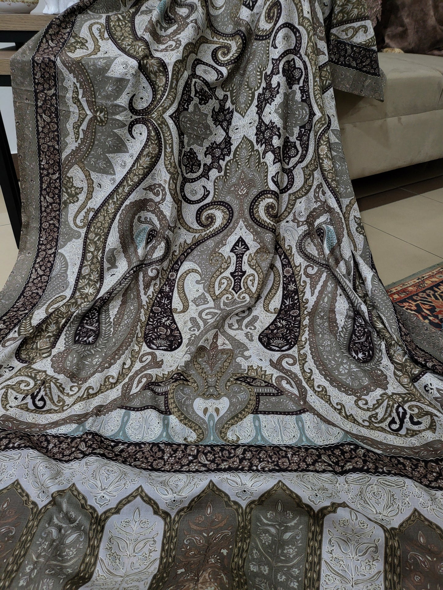 Reelkaar kalamkari: Embroidered shawl